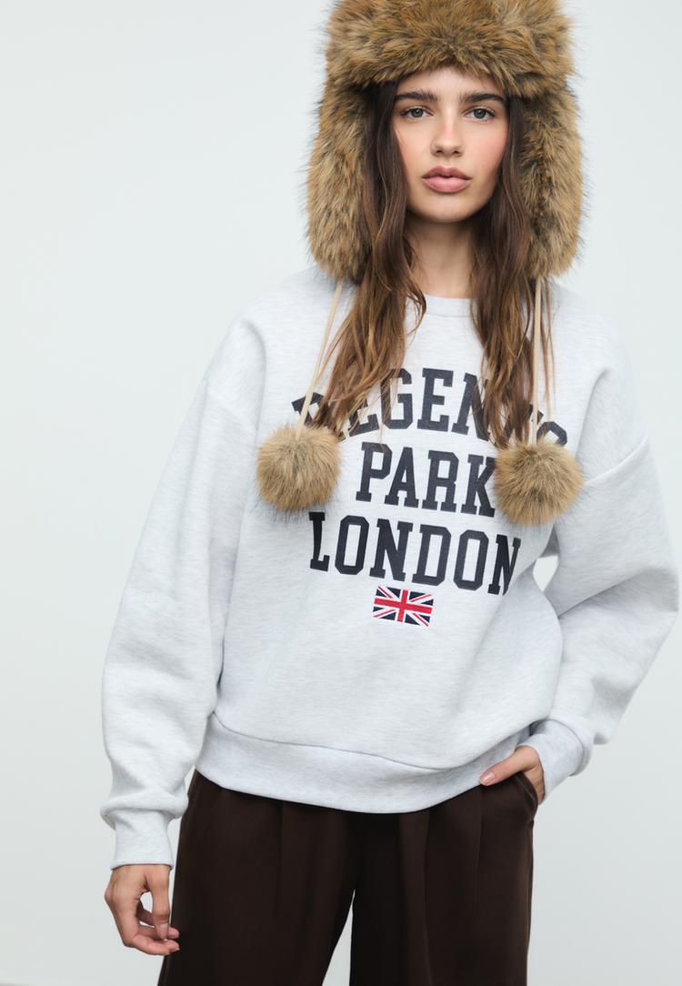 sweater met geborduurde vlag