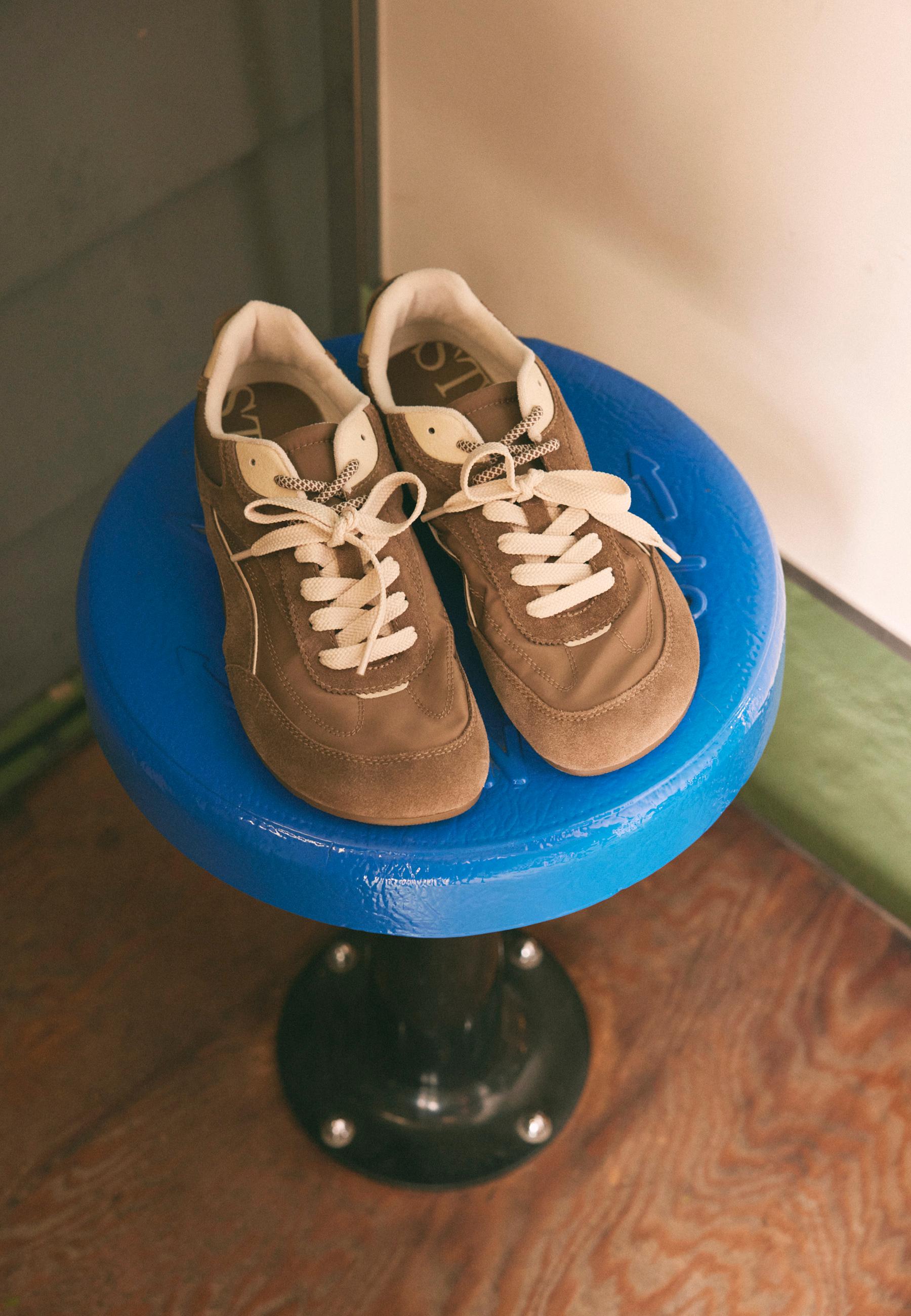 S009 Leather-detail barefoot trainers — BROWN