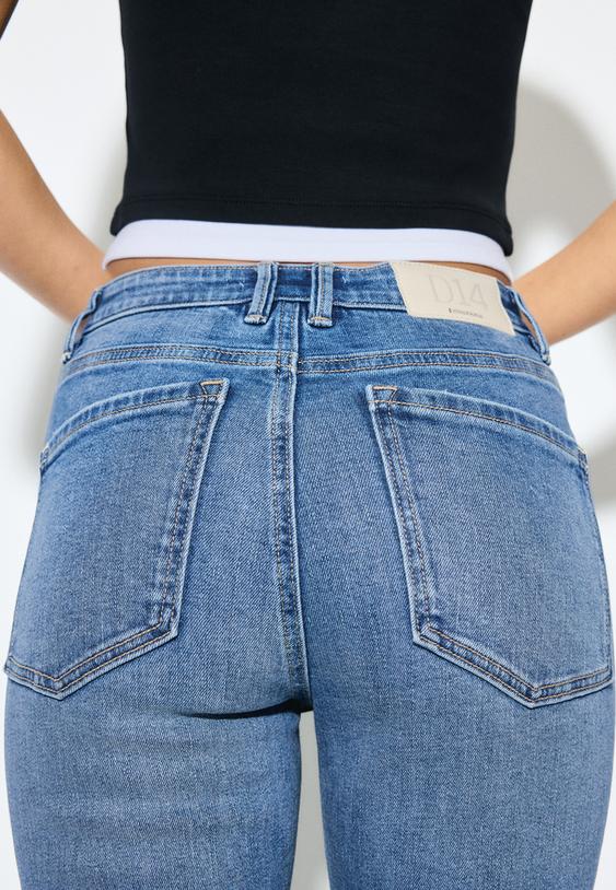 Stradivarius Jean D14 Confort Slim Denim Bleu Moyen Clair Délavé 32