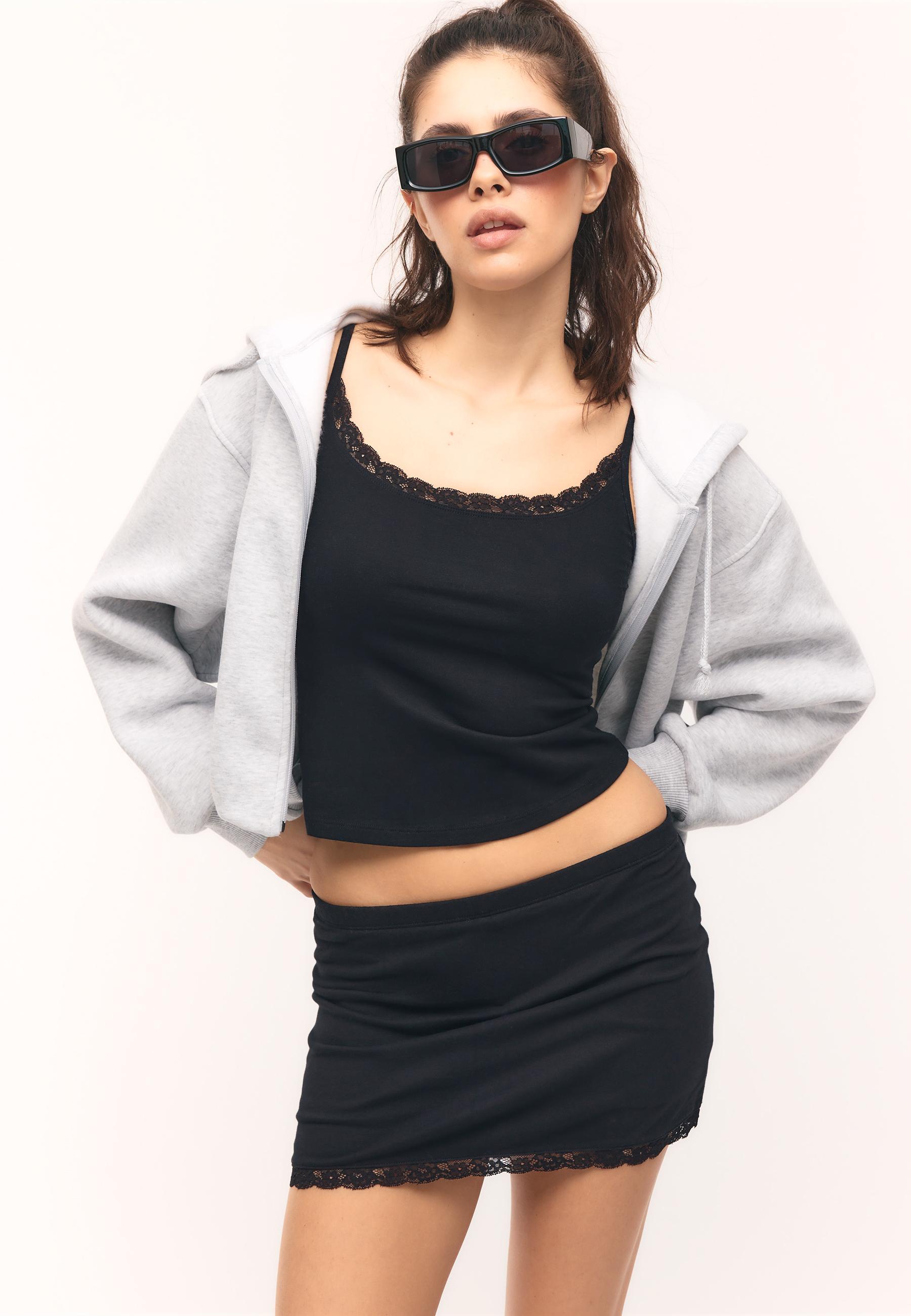 Lace trim strappy top — Black