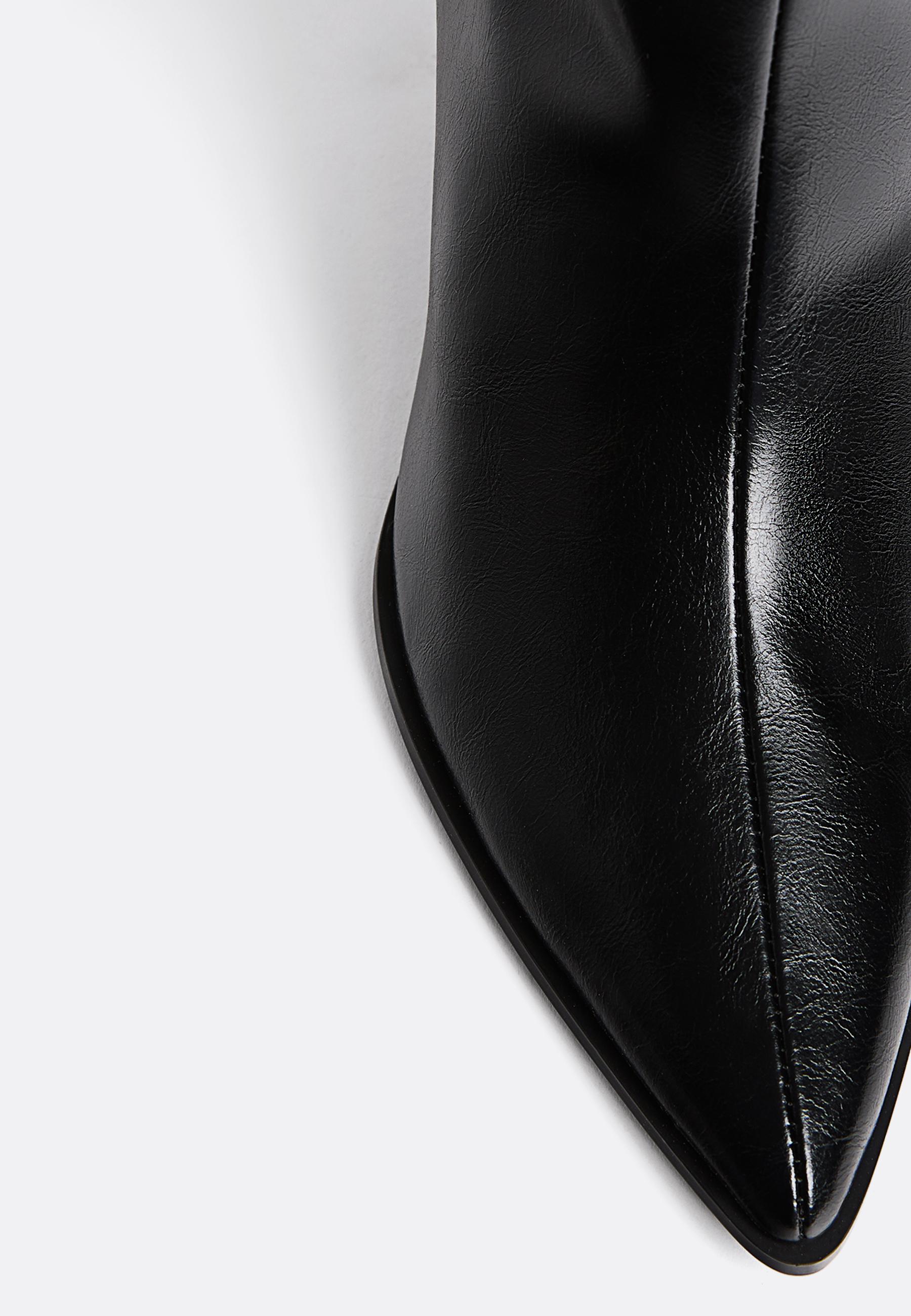 Kitten heel boot — BLACK