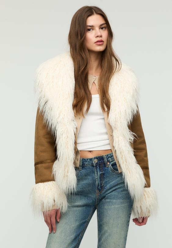 wendbare-jacke-mit-langem-kunstfell