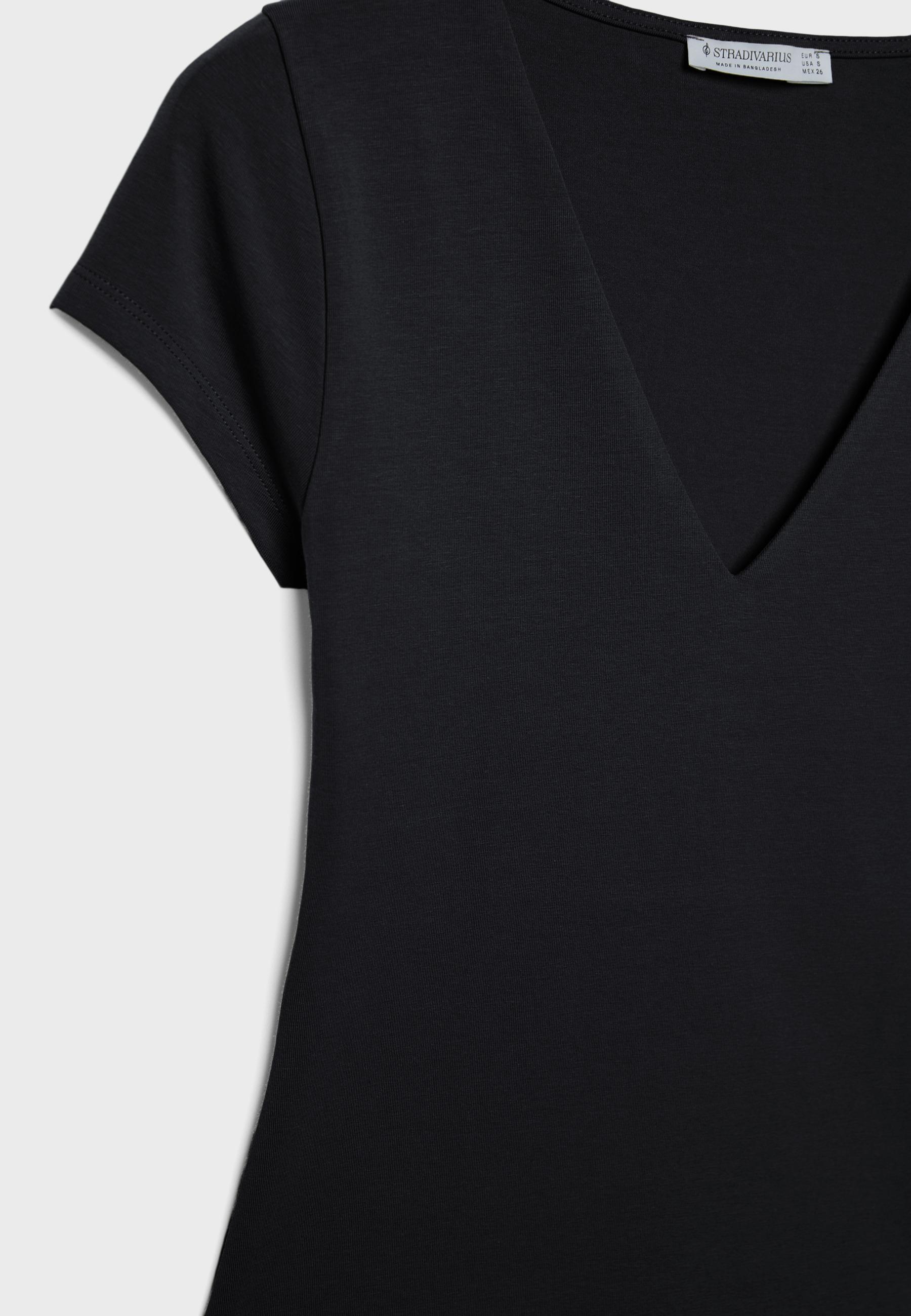 V-neck short sleeve T-shirt — Black