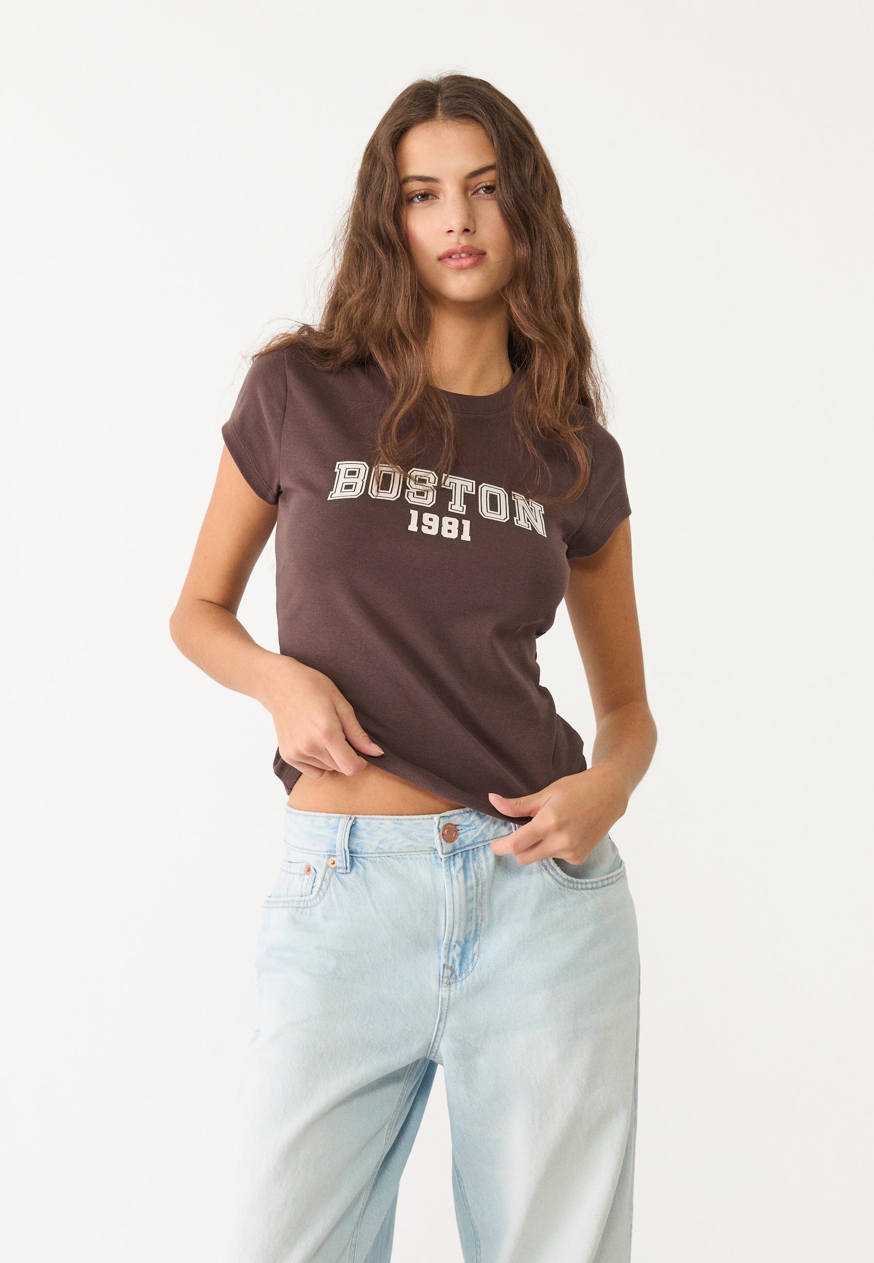 Fitted Boston print T-shirt - Women's fashion | Stradivarius