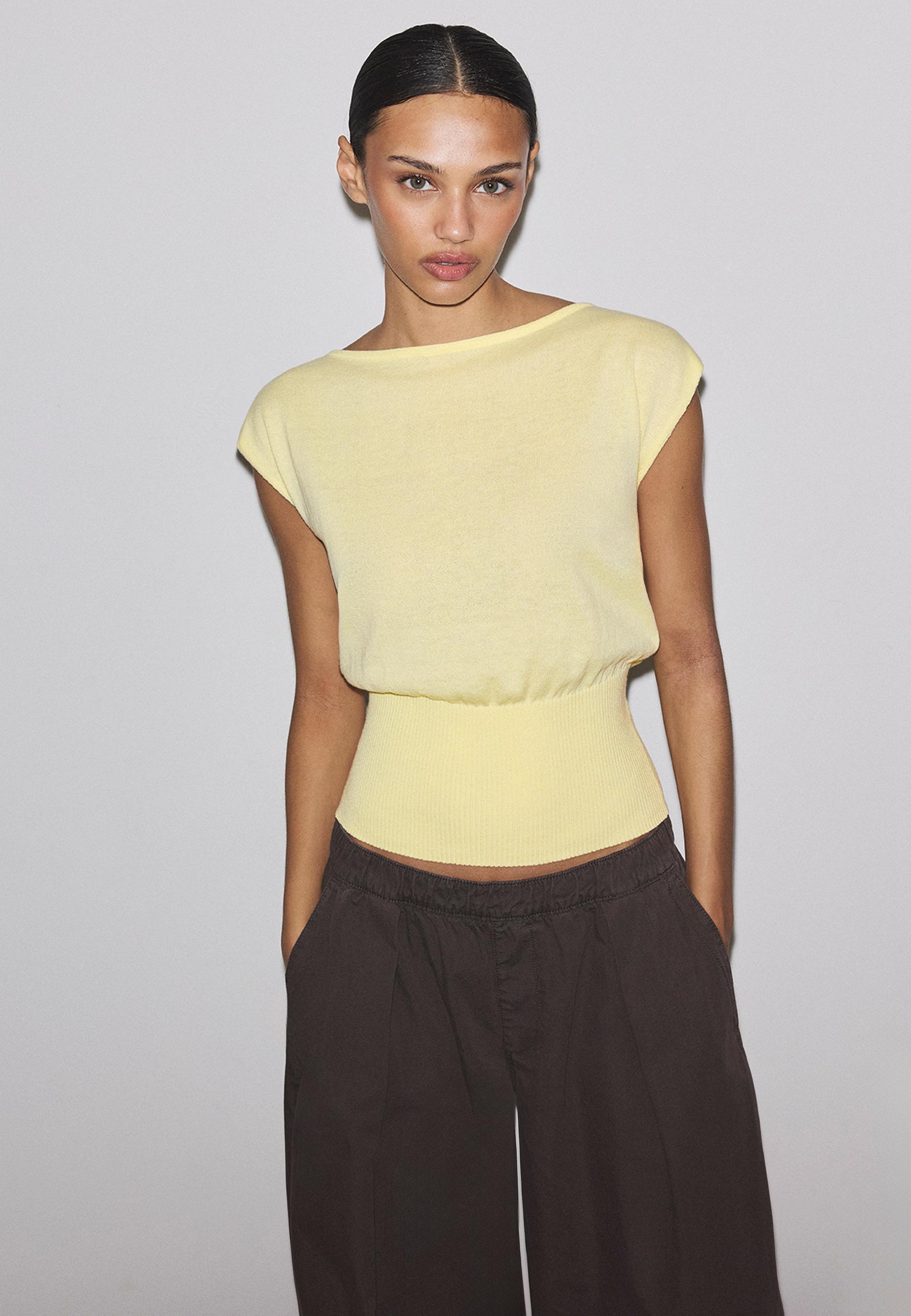 Knit top with sash — Pastel yellow
