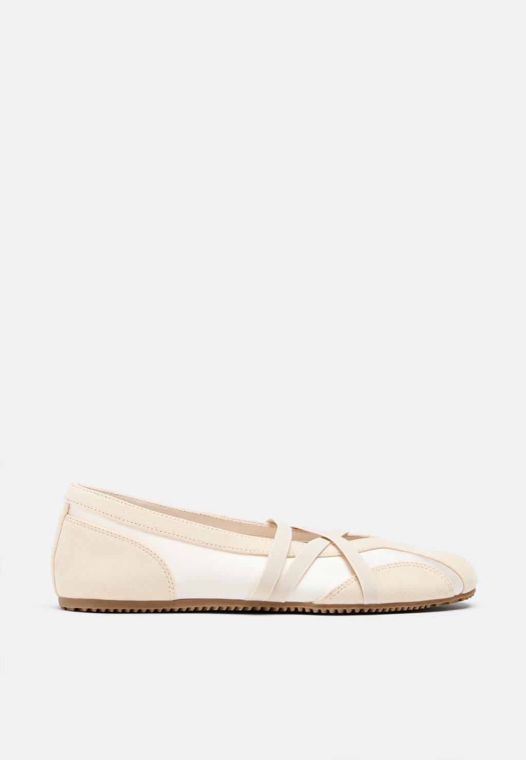 Extra Flexibla Sneakerinas Med Remmar