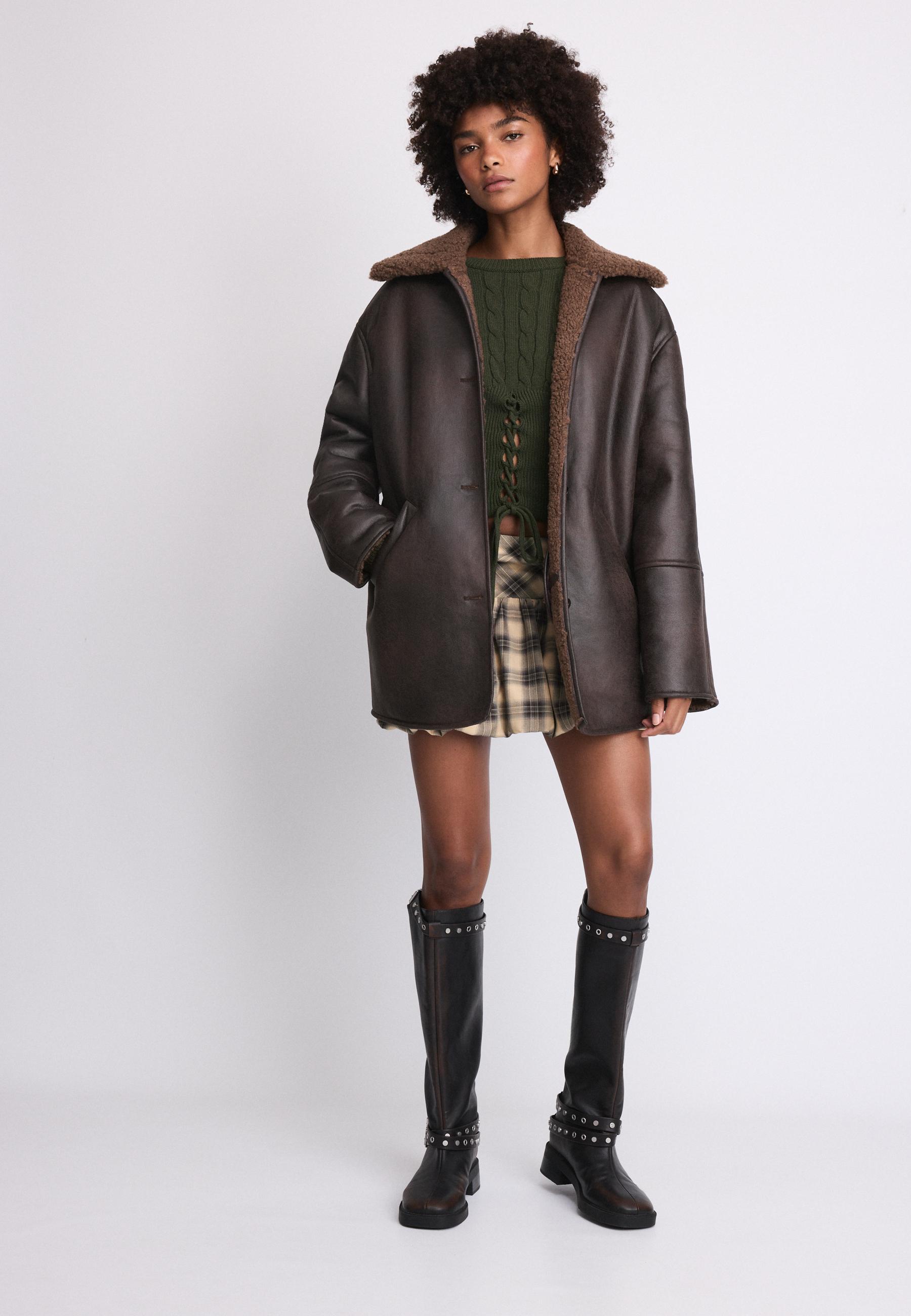 Stradivarius Oversize Τζάκετ Διπλής Όψης Με Κουμπιά Καφέ M