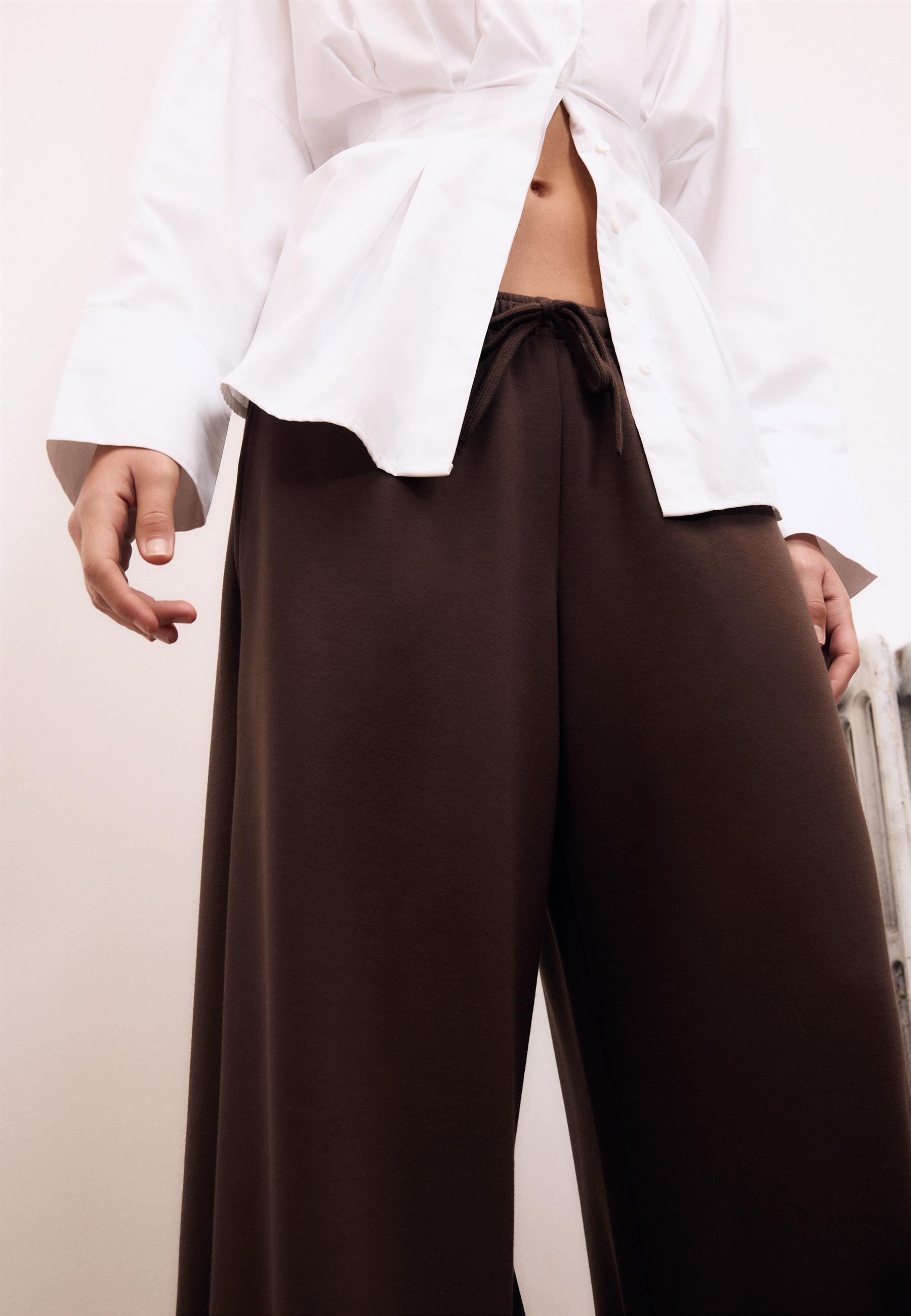 Soft-touch balloon jogger trousers — Brown