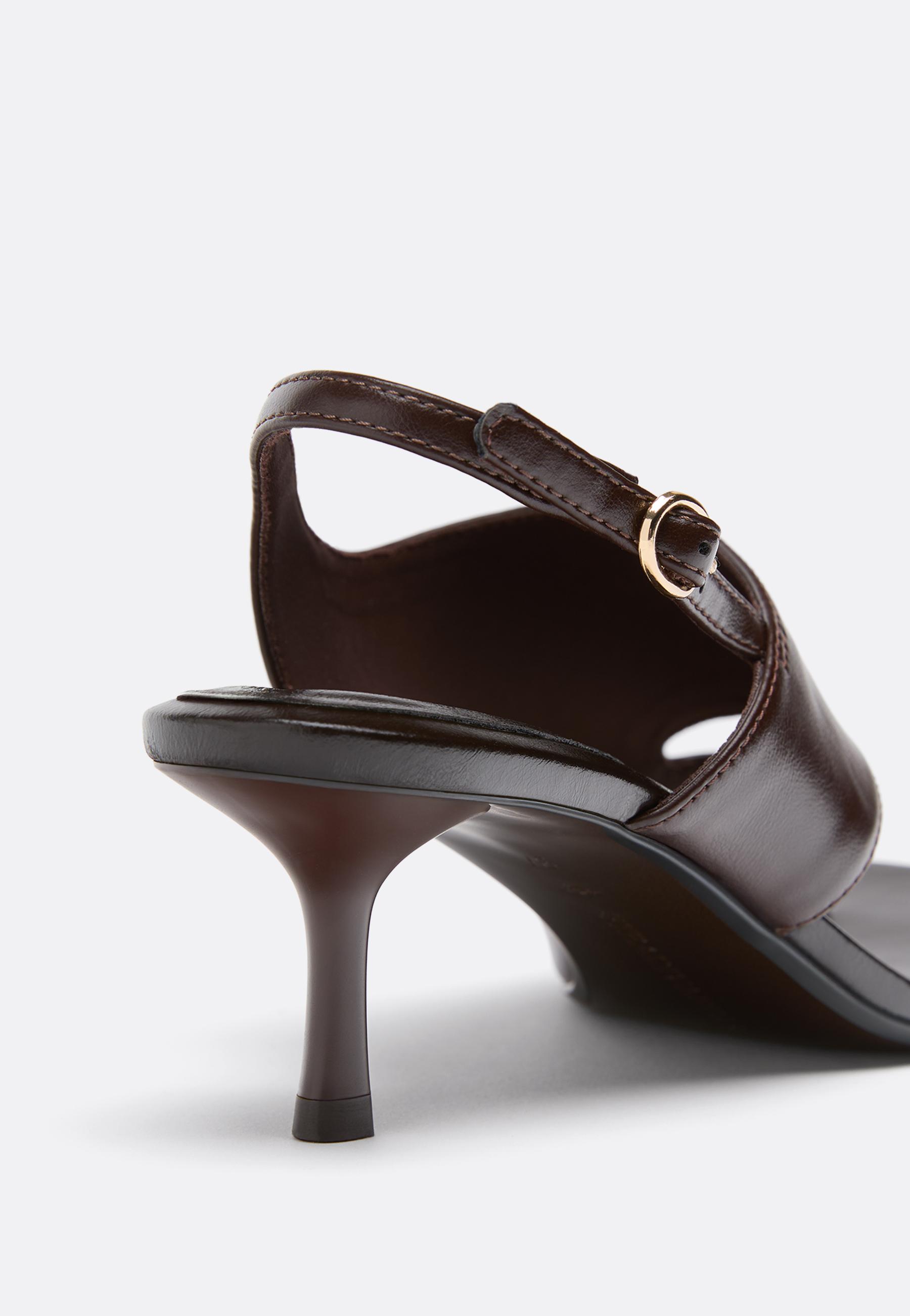 Heeled toe-post sandals — BROWN