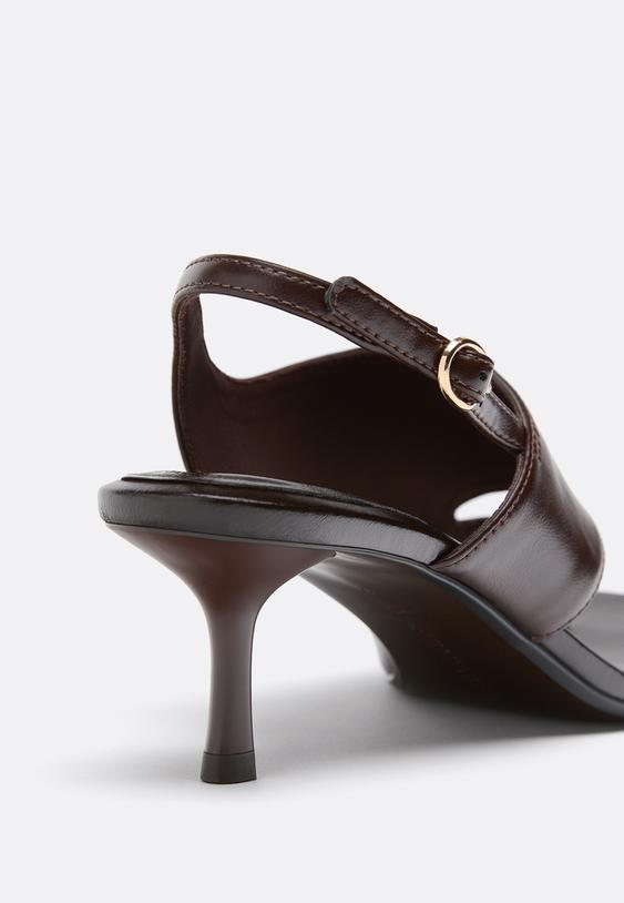 sandalias de tacao com tira no dedo