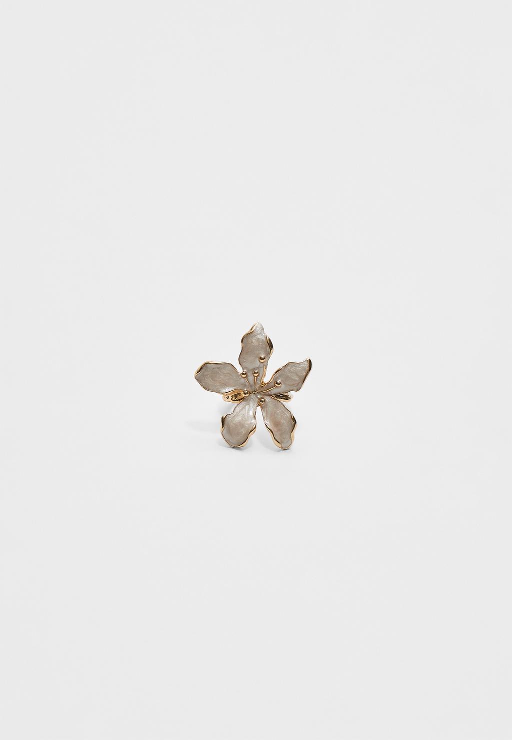 Enamelled flower ring