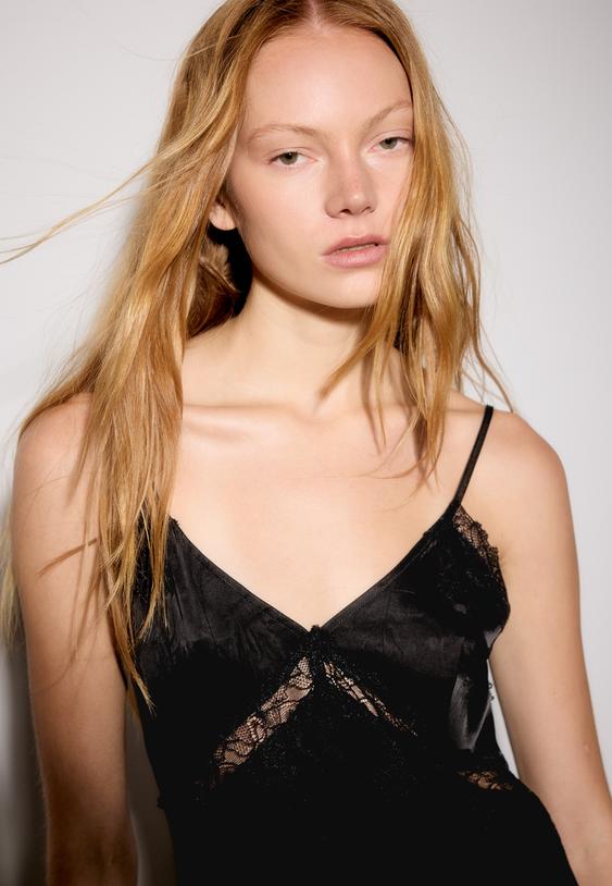 Kratka Asimetrična Haljina Od Satena