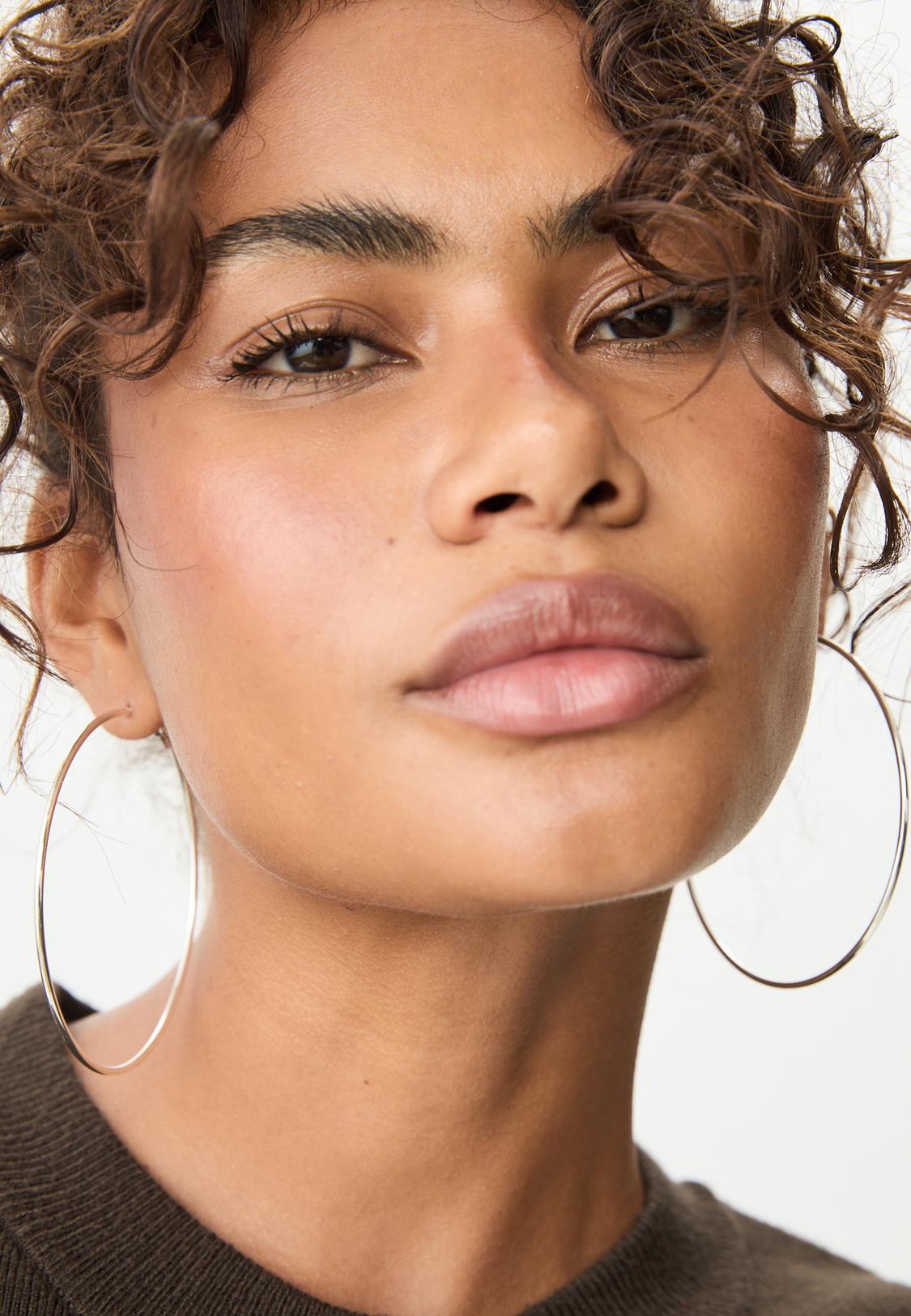 Large hoop earrings Women's fashion Stradivarius Canada