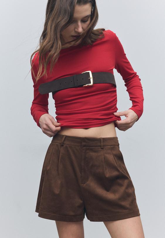 elegante-shorts-mit-bundfalten-aus-wildlederimitat