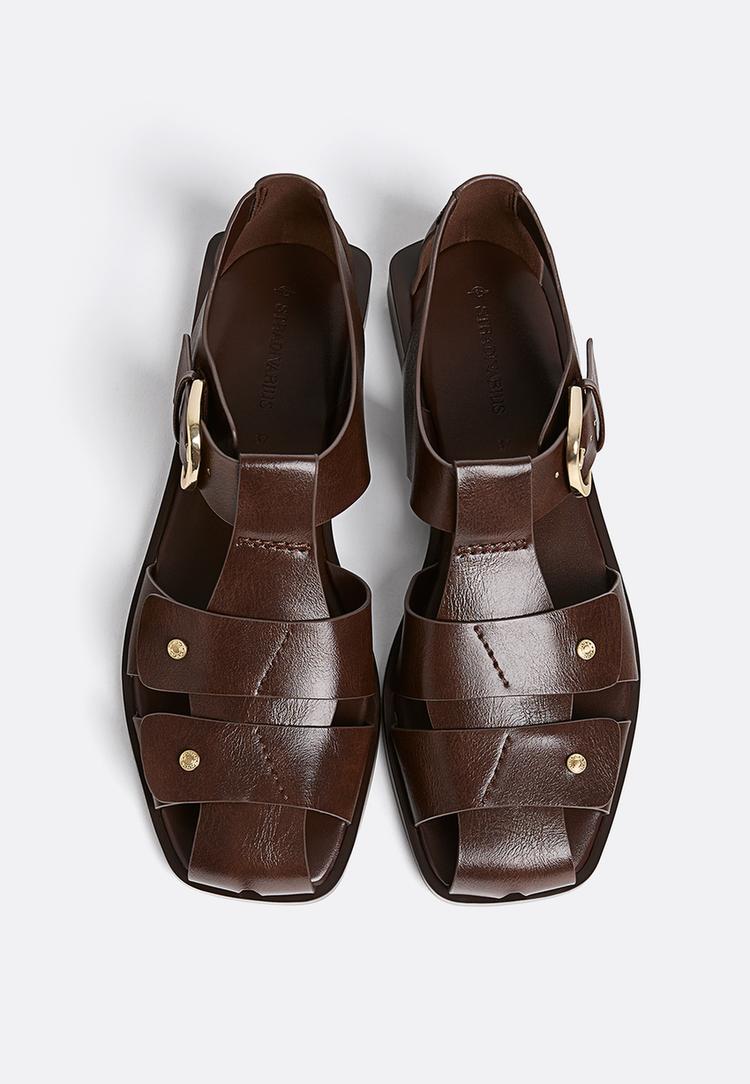 sandalias estilo cangrejera