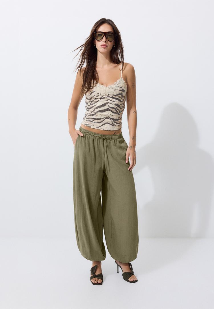 Stradivarius Slim Fit Τοπ Με Παγέτες Και Animal Print Μπεζ Xs