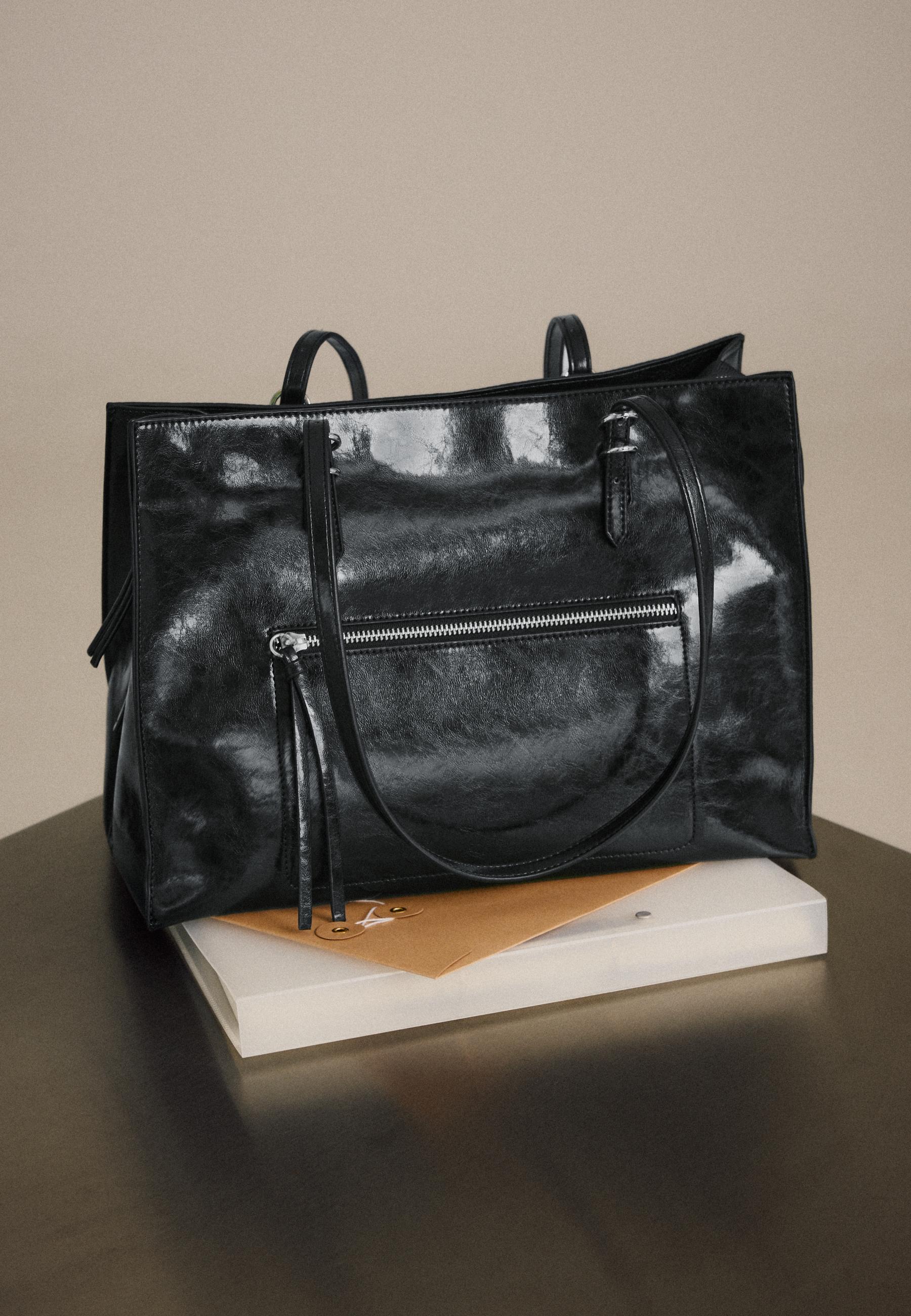 Stradivarius Τσάντα Shopper Με Φερμουάρ Και Όψη Δέρματος Μαύρο Os