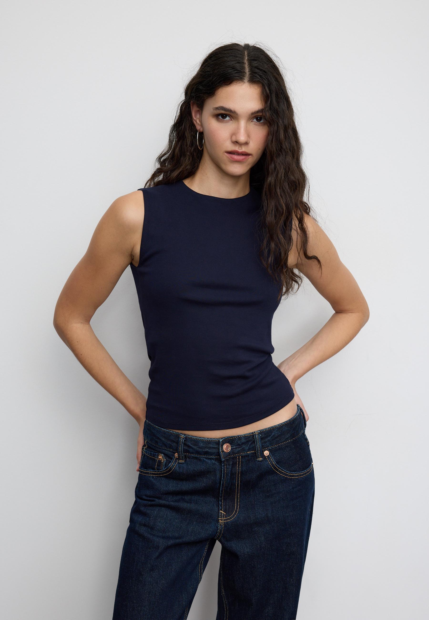 Basic Sleeveless T-Shirt — Navy blue