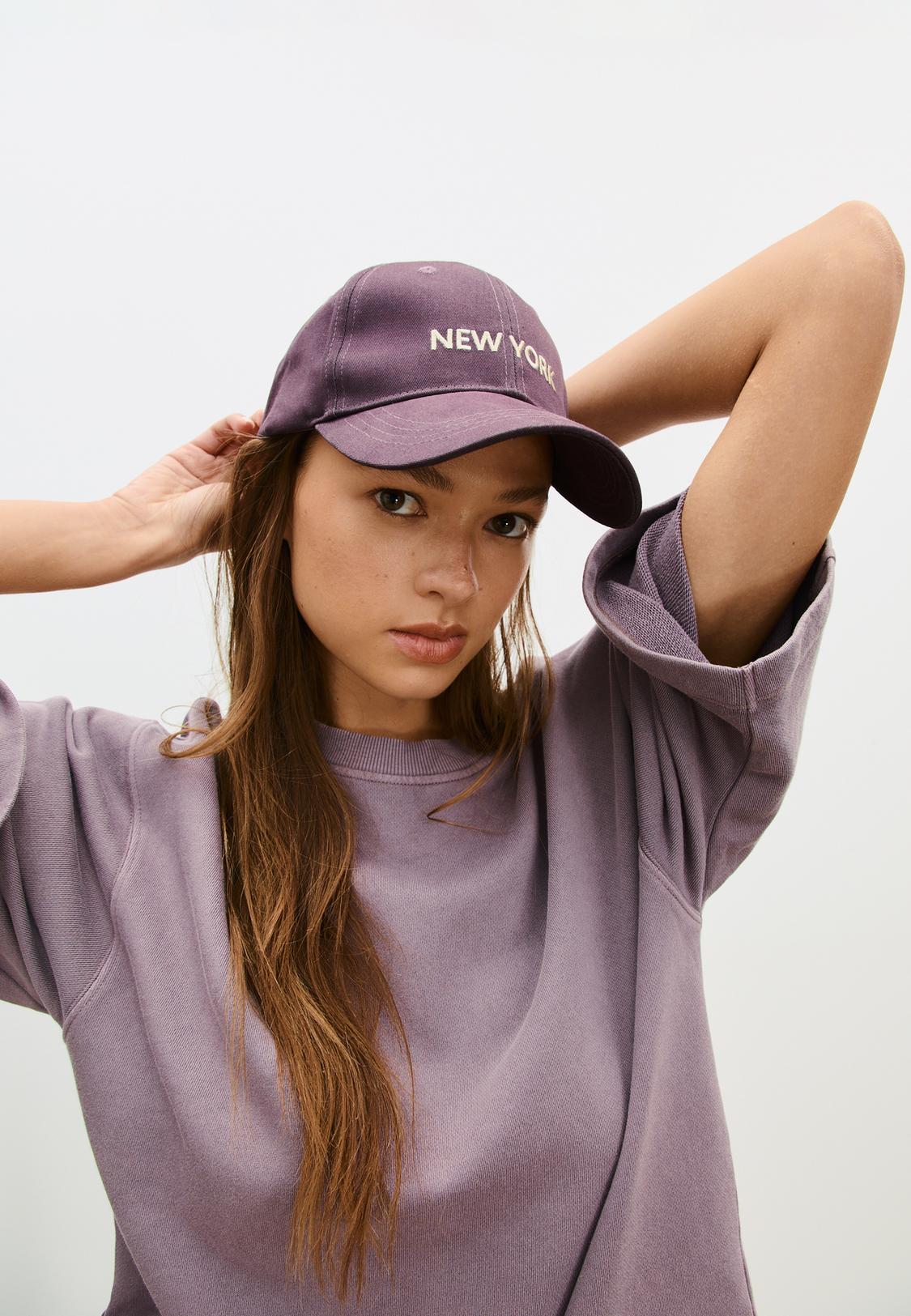 Embroidered New York cap Women's fashion Stradivarius Armenia