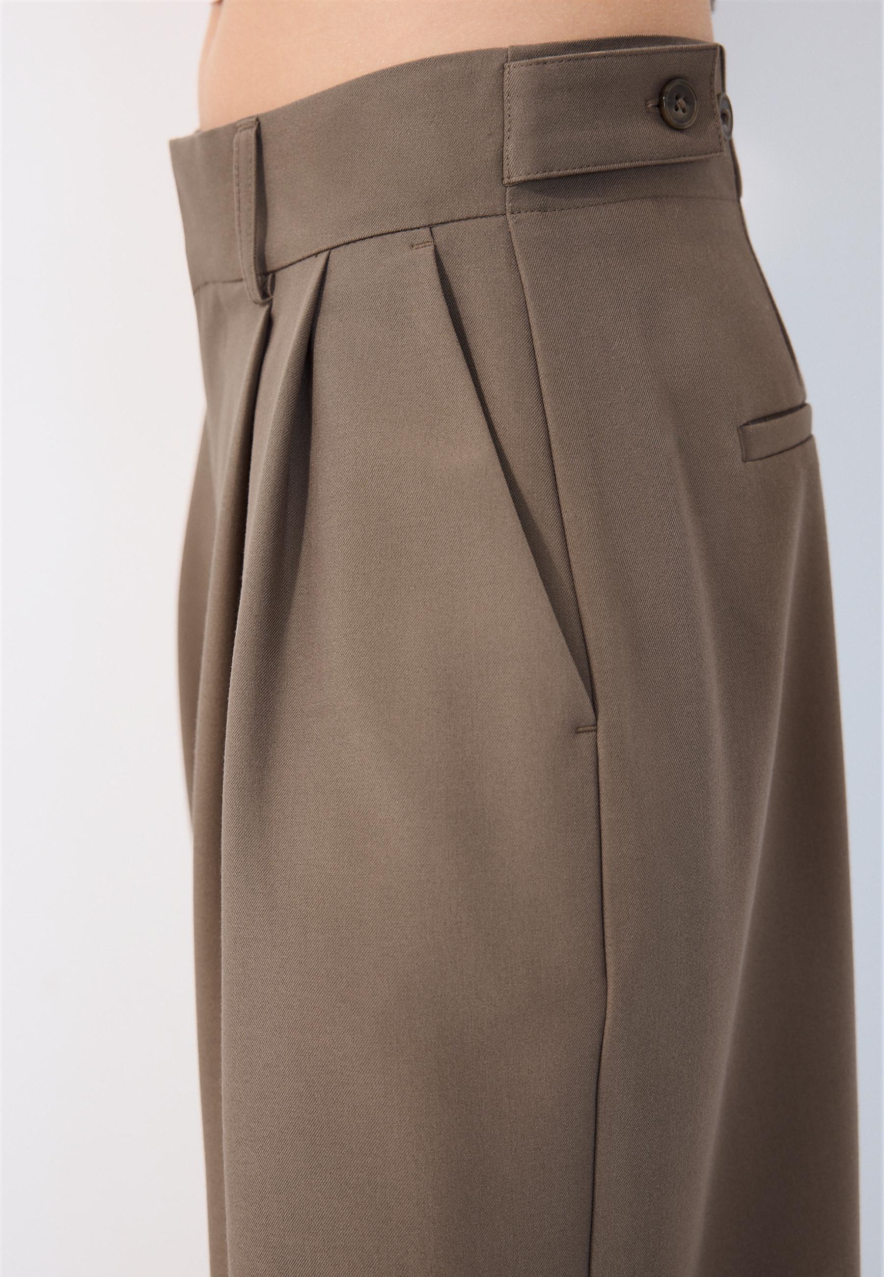 Wide-leg smart trousers with adjustable buttons — Brown