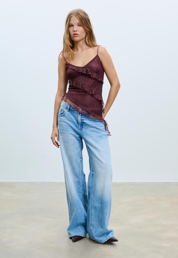 Stradivarius Asymetrický Čipkovaný Top S Volánmi Purple S