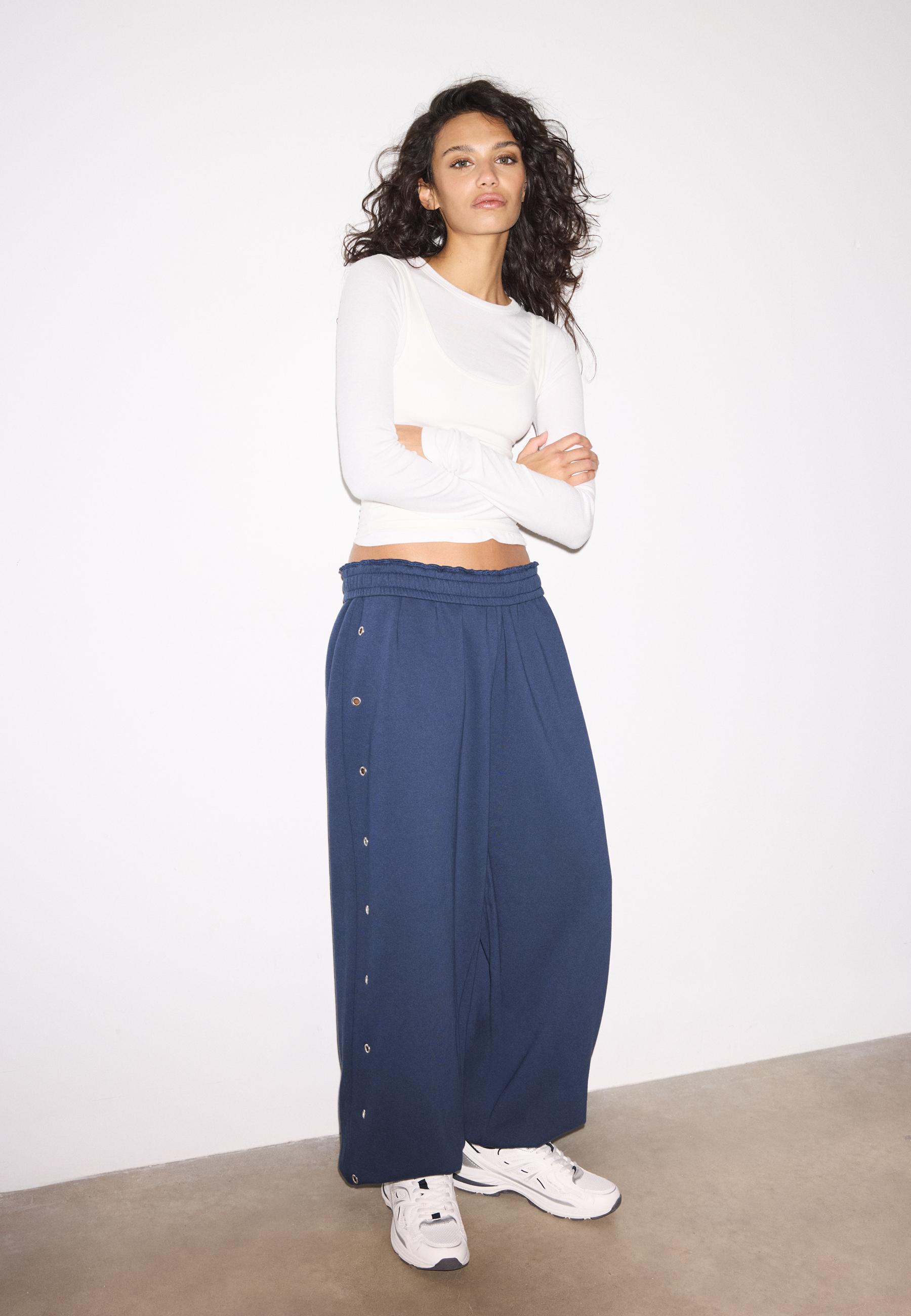 Eyelet jogger trousers — Navy blue