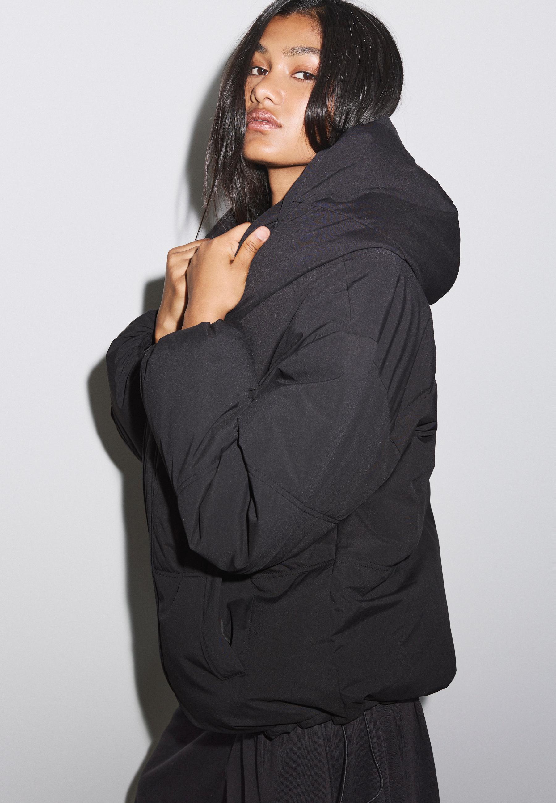 Stradivarius Oversize Καπιτονέ Τζάκετ Με Κουκούλα Μαύρο Xs