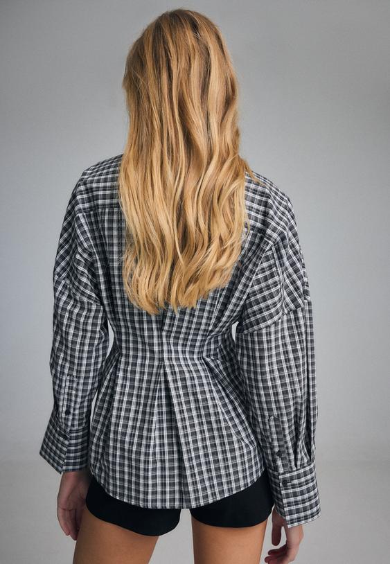 camisa de popelina com pregas