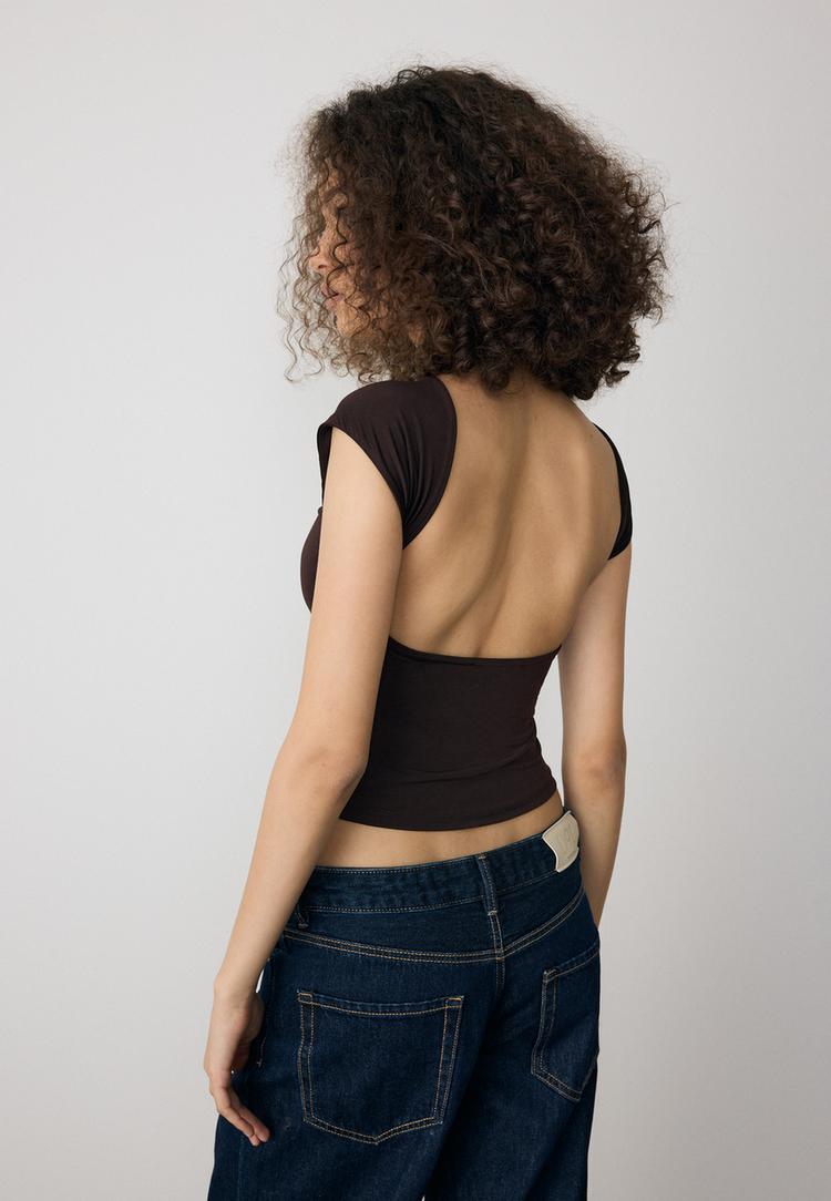 sırtı acık tisort