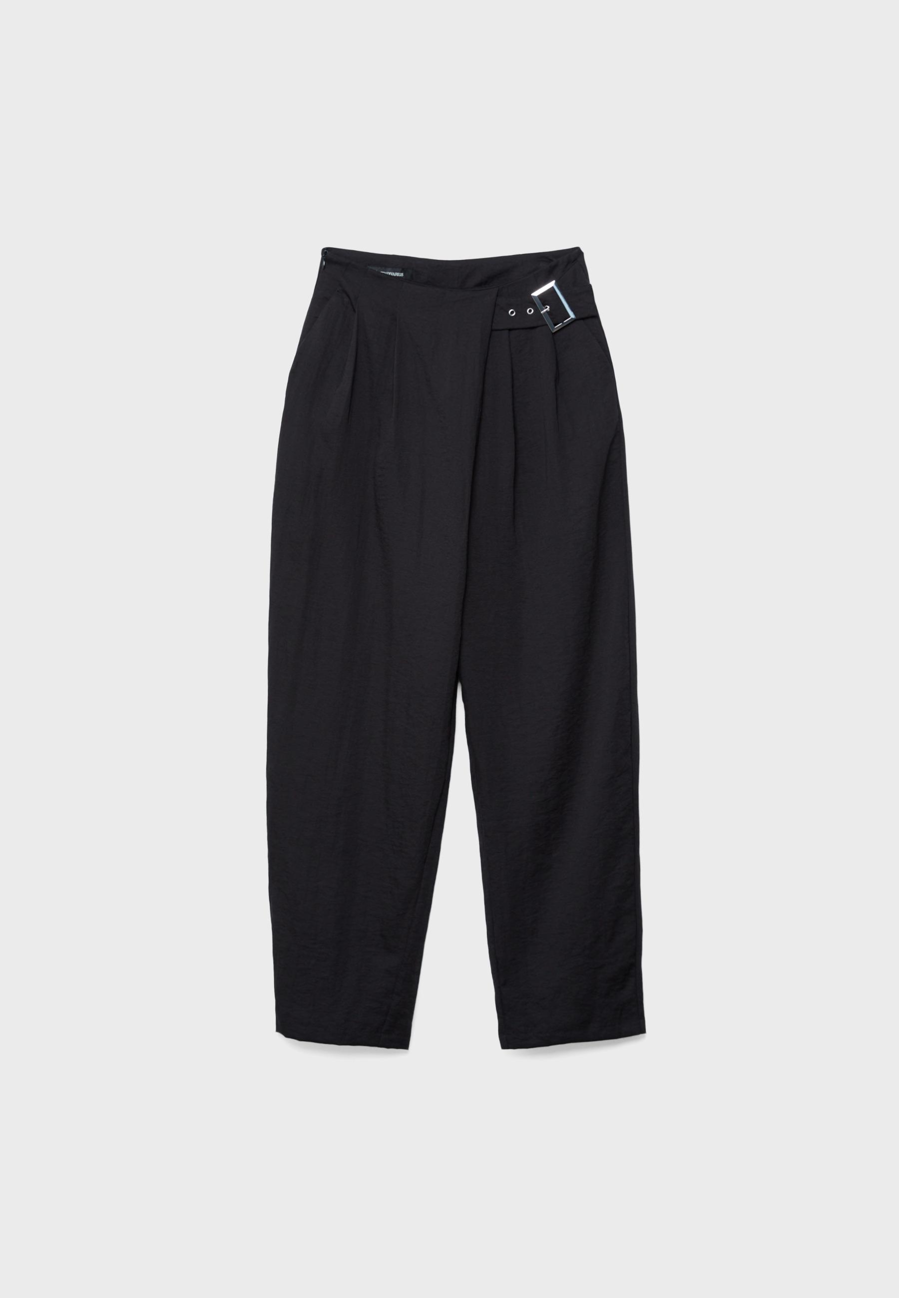 Flowing trousers with a buckle — Black