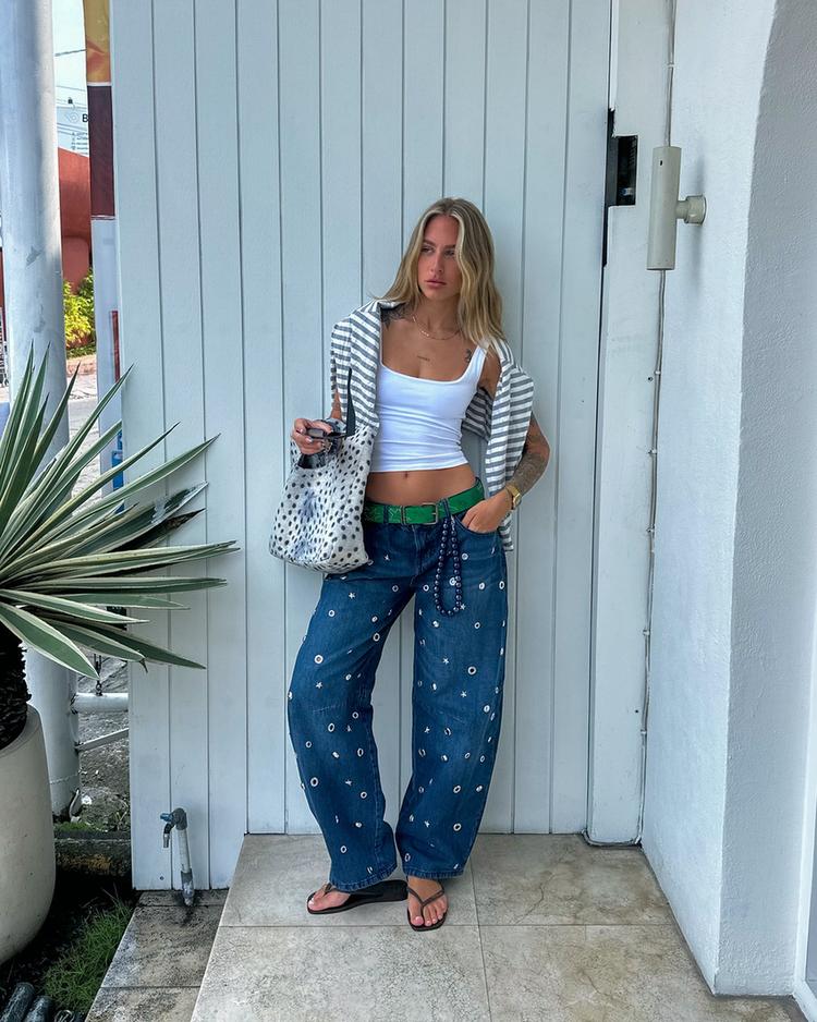 jeans barrel con occhielli