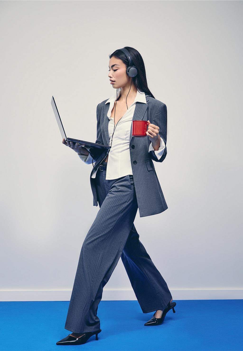 Pantaloni morbidi dritti eleganti con cintura