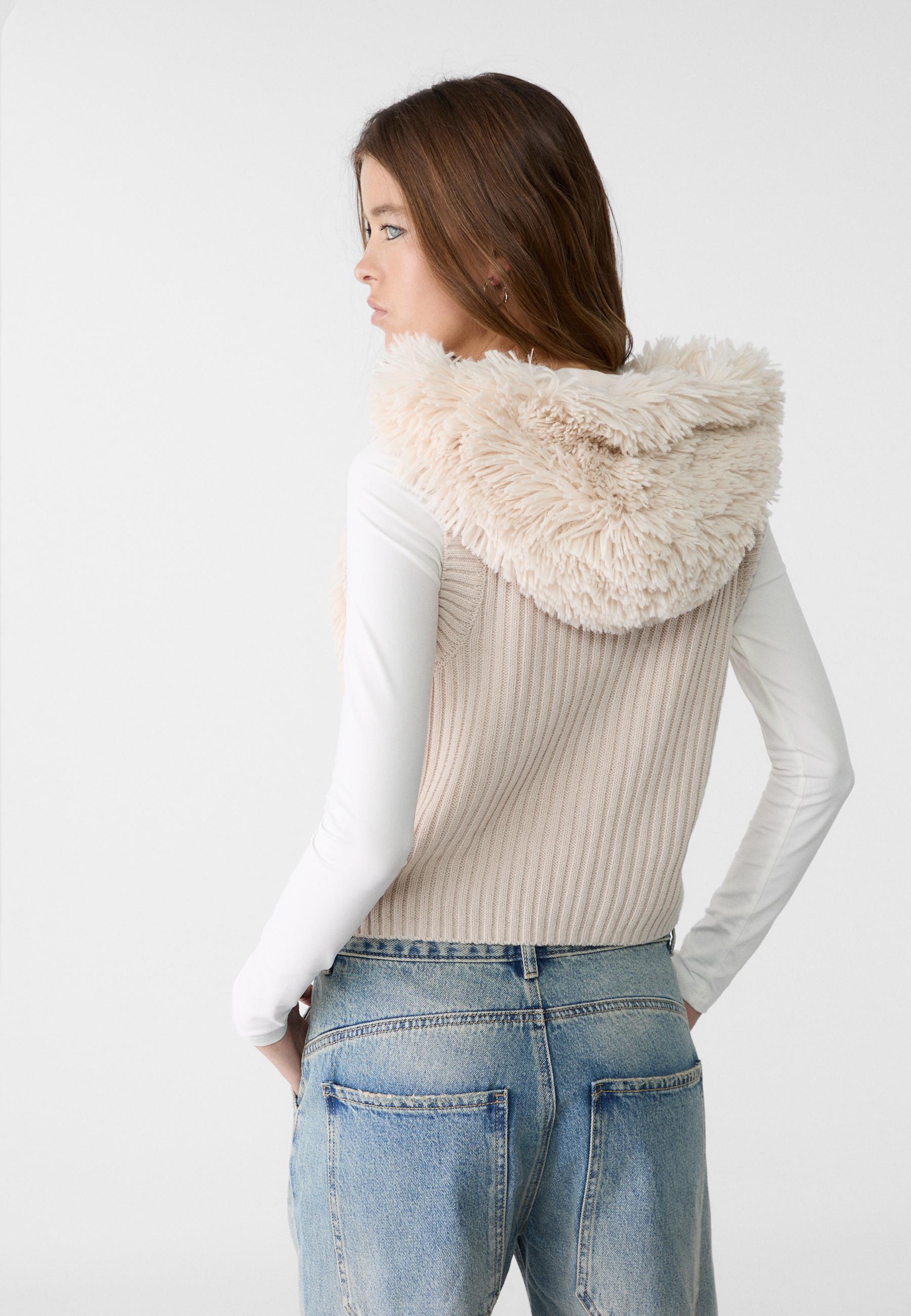 Fur/Sweater store Vest