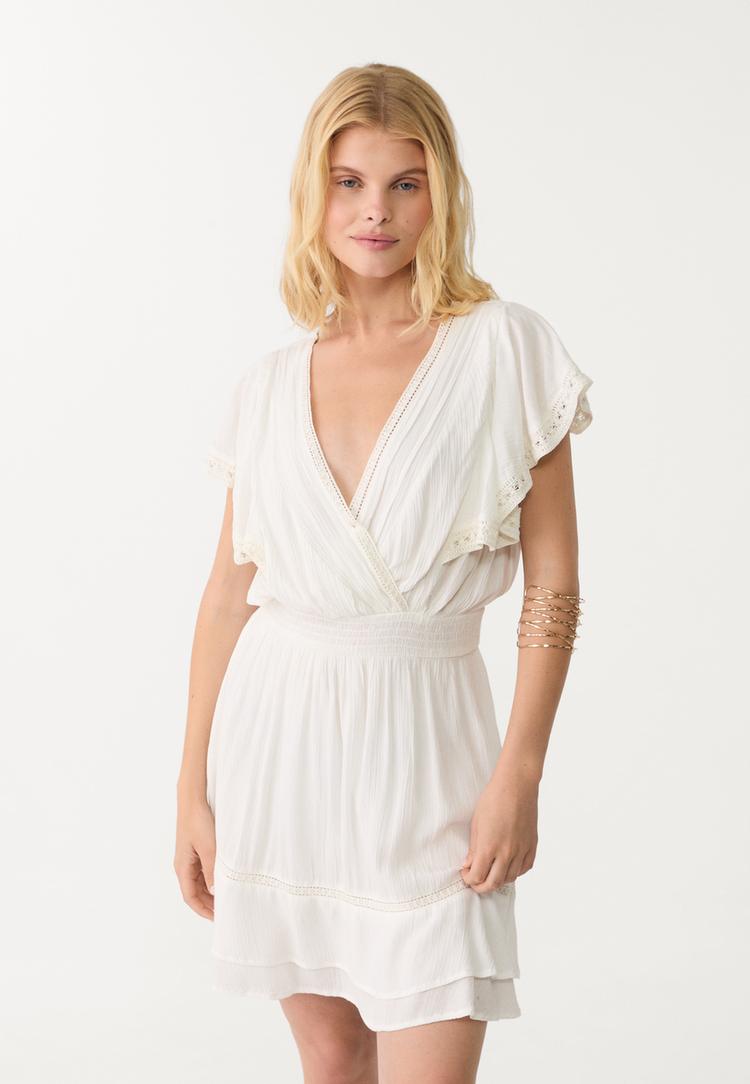 vestido fluido corto volantes