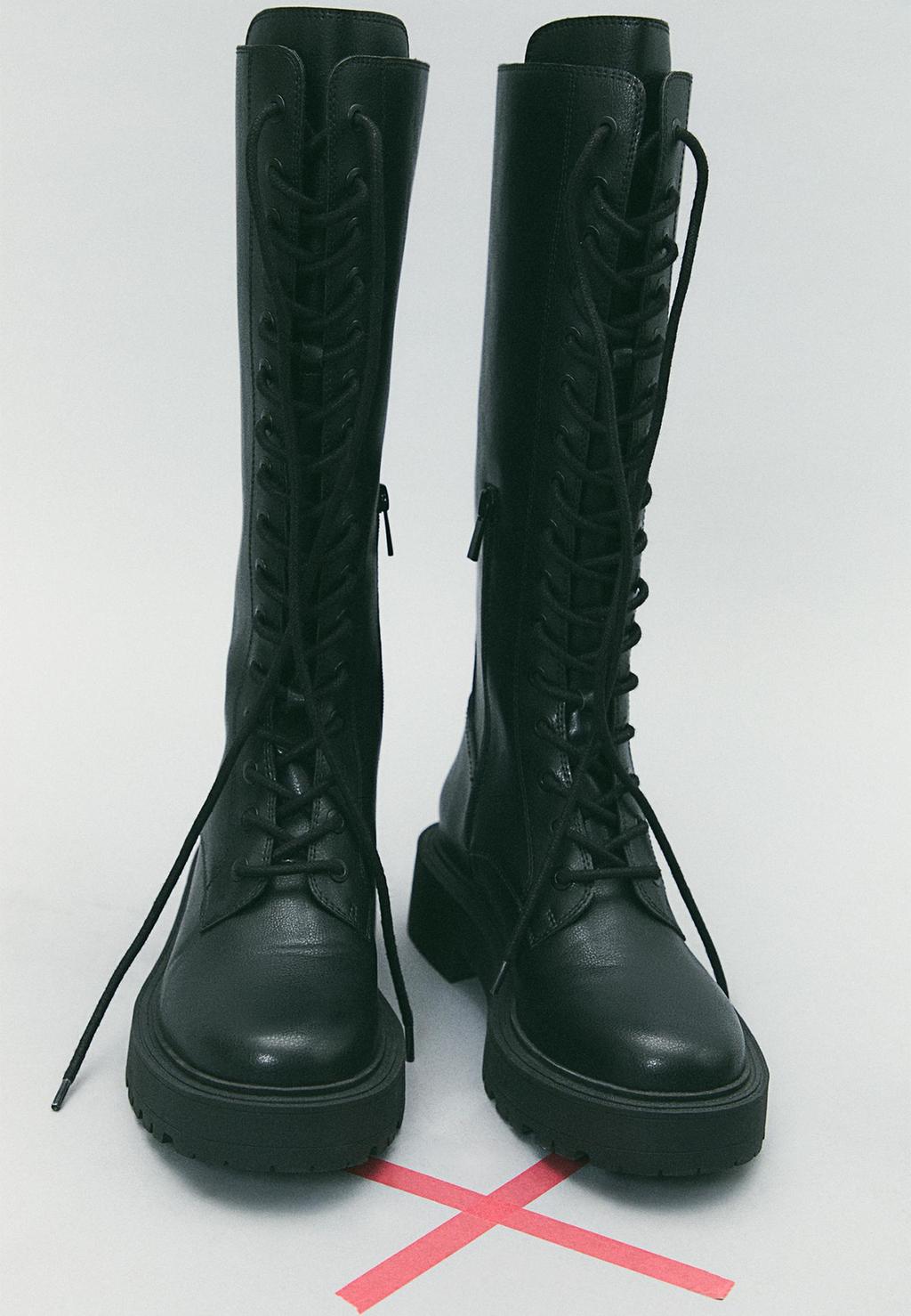 Flat lace-up boots