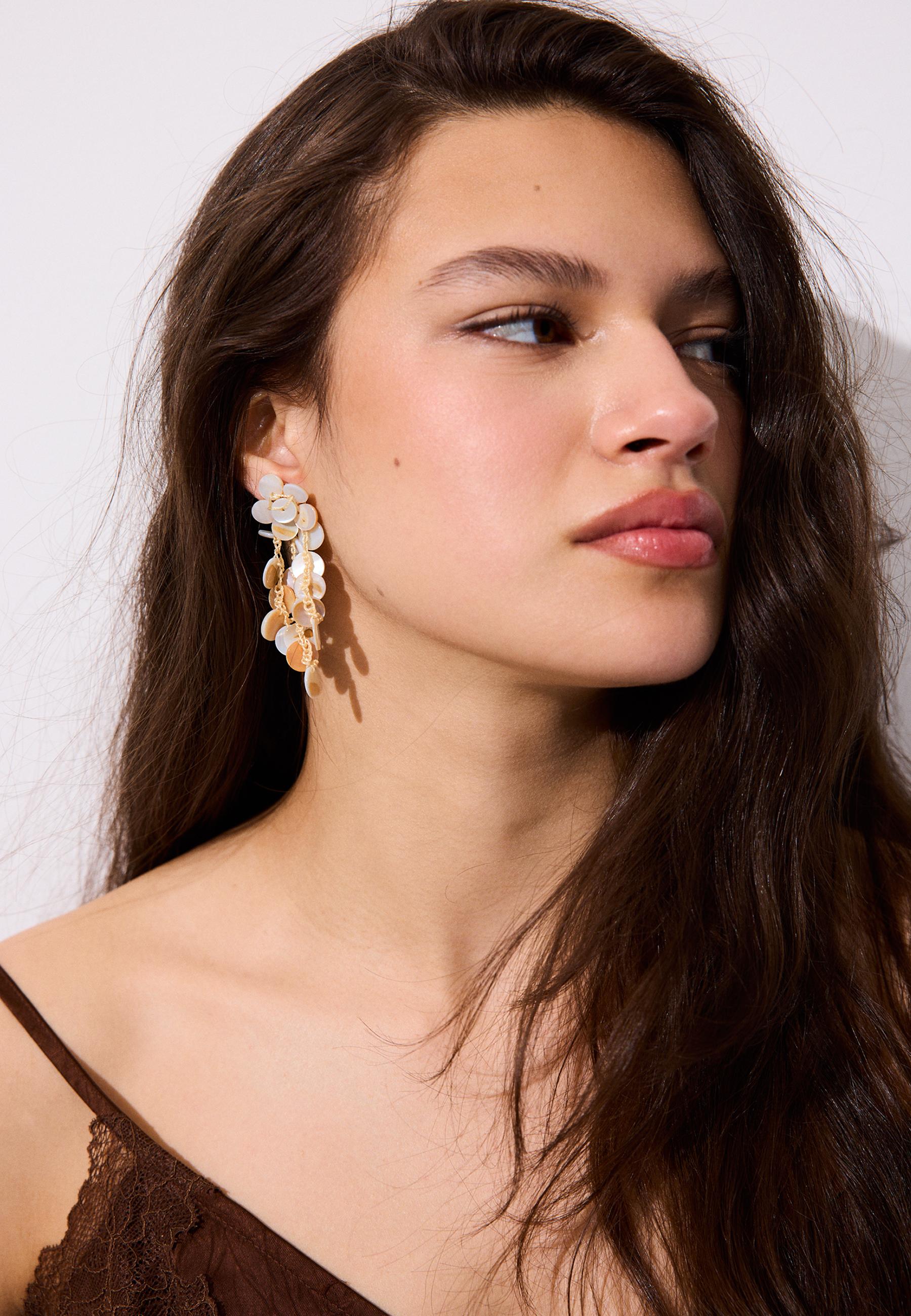 Multi-button earrings — Ecru