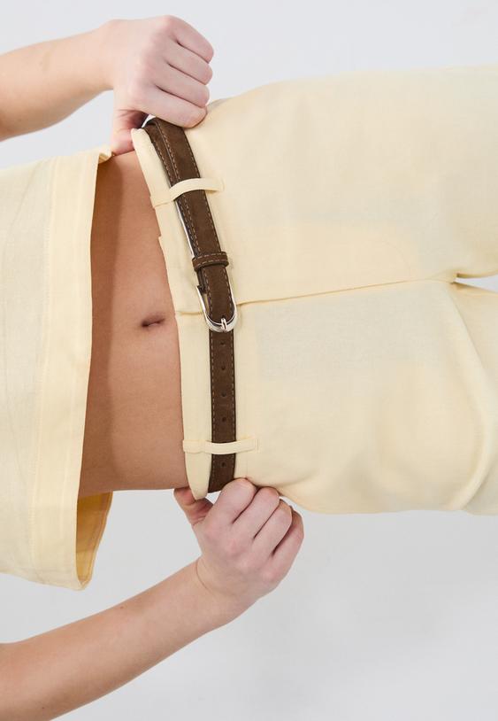 calcas retas efeito linho com cinto