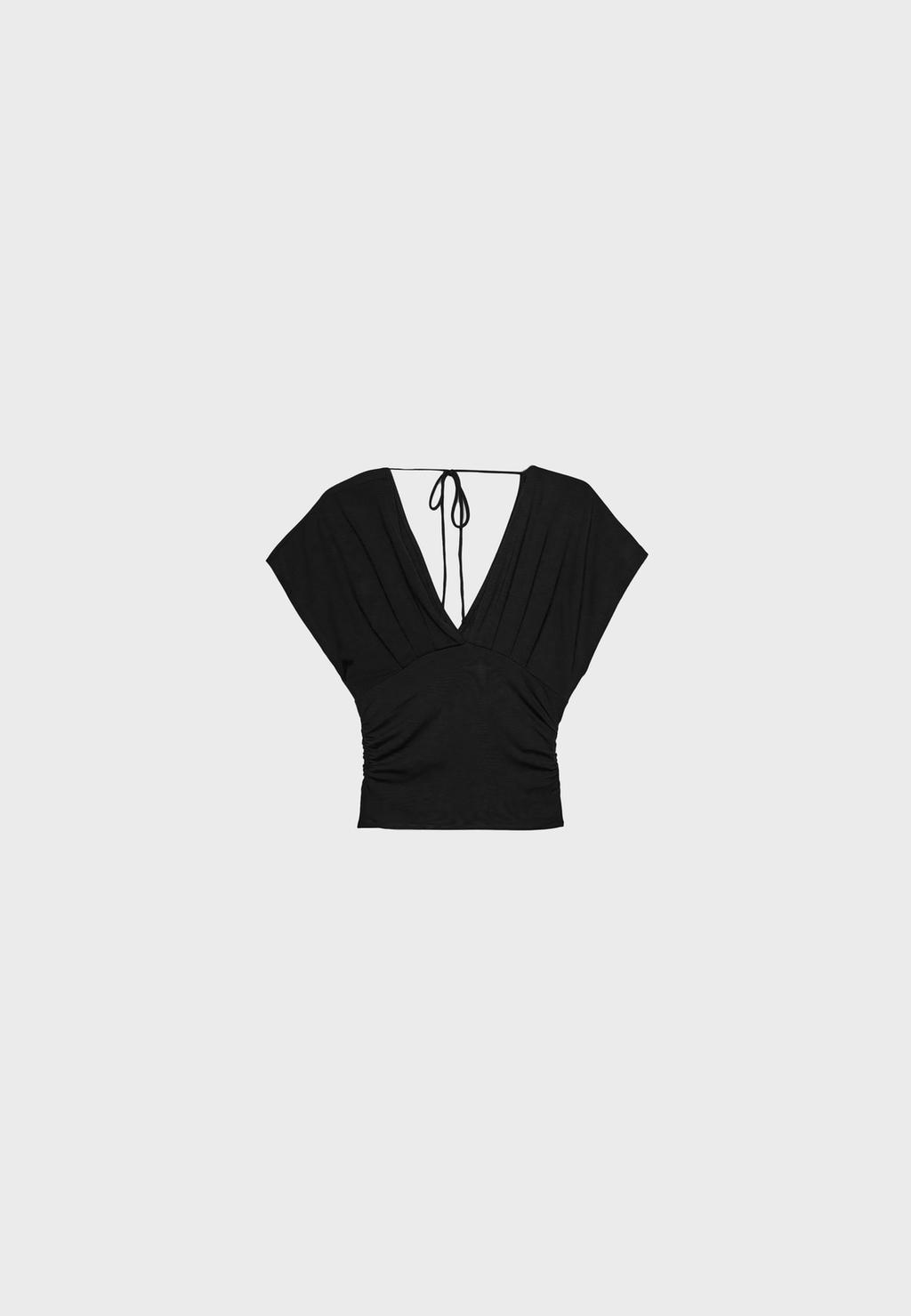 Gerüschtes Shirt mit V-Ausschnitt