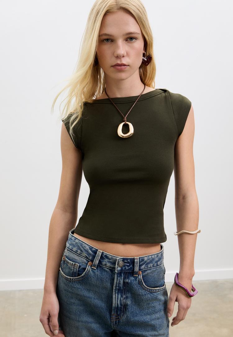 basic boatneck t shirt
