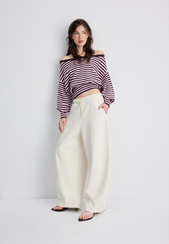pull asymetrique en maille a bas cotele