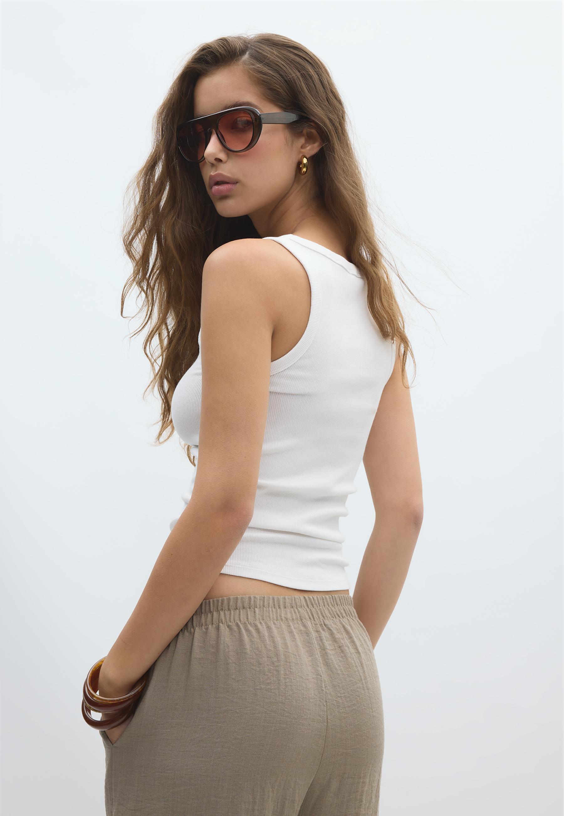 Basic strappy top — White