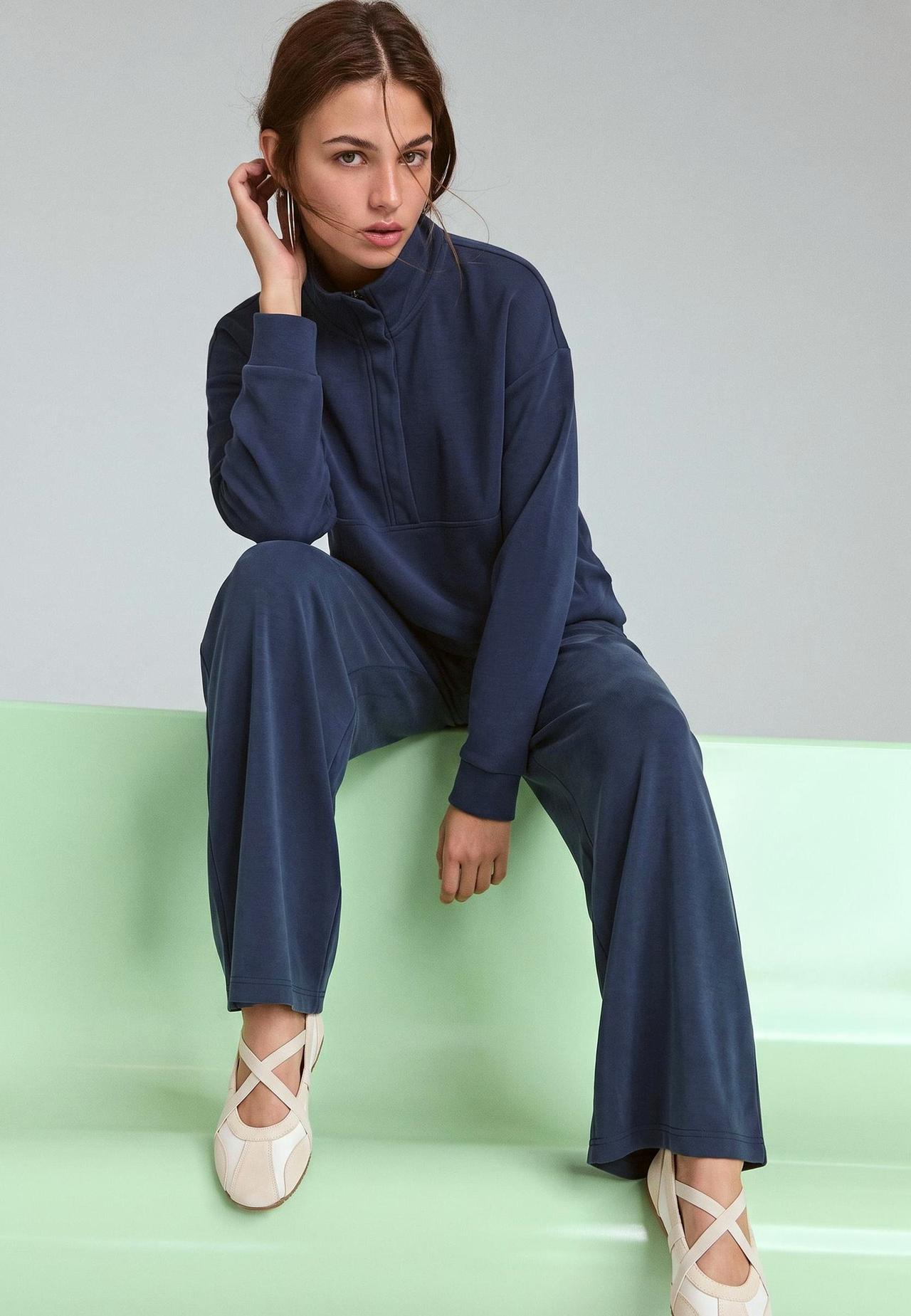 Soft-touch sweatshirt with zip — Dark blue