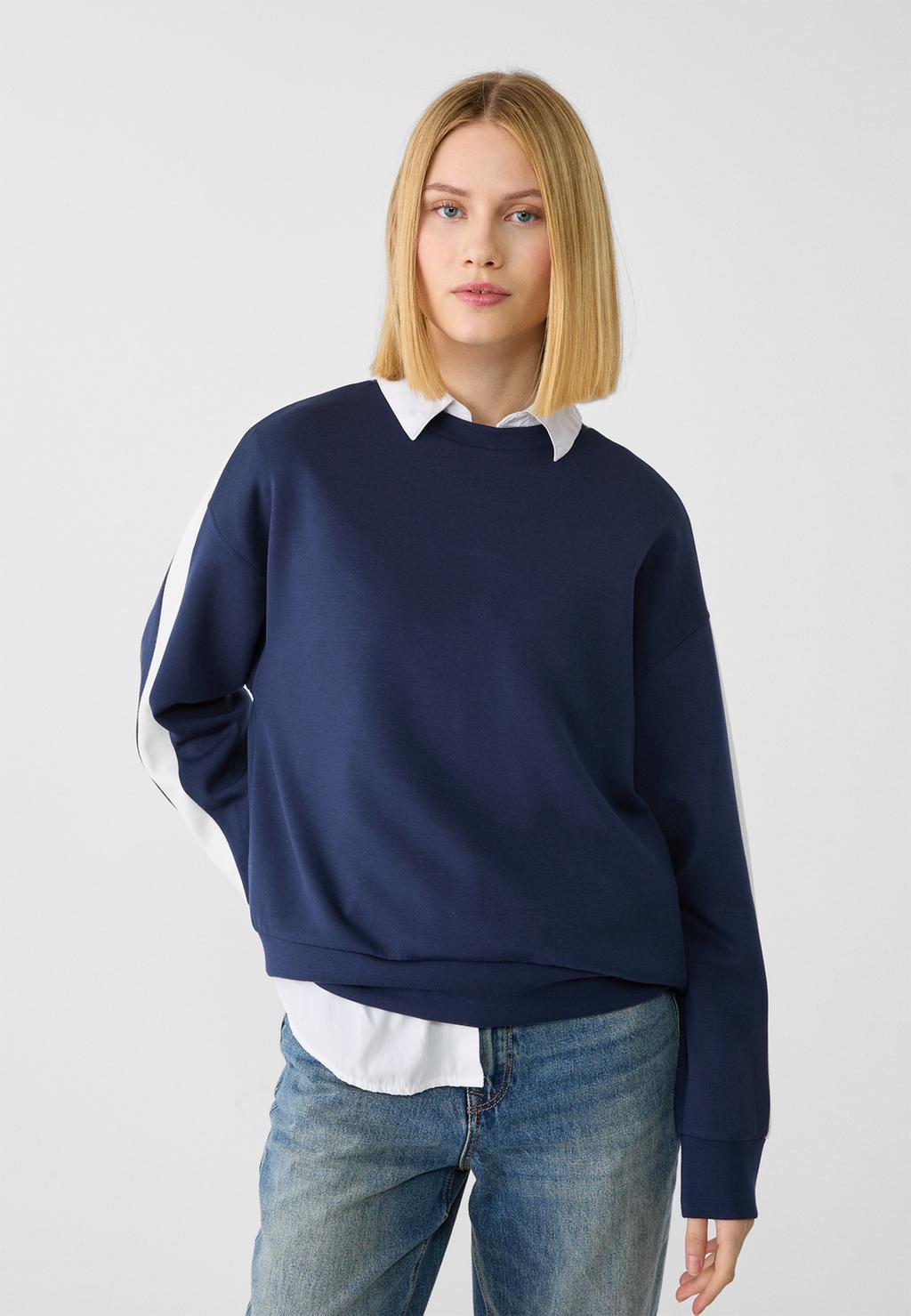 Sweatshirt lembut dengan strip samping