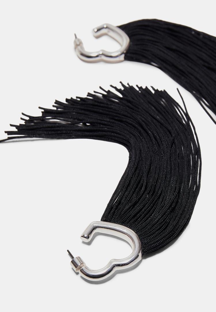 Stradivarius Μακρύ Σκουλαρίκι Με Καρδιά Και Κρόσσια Μαύρο Os φωτογραφία