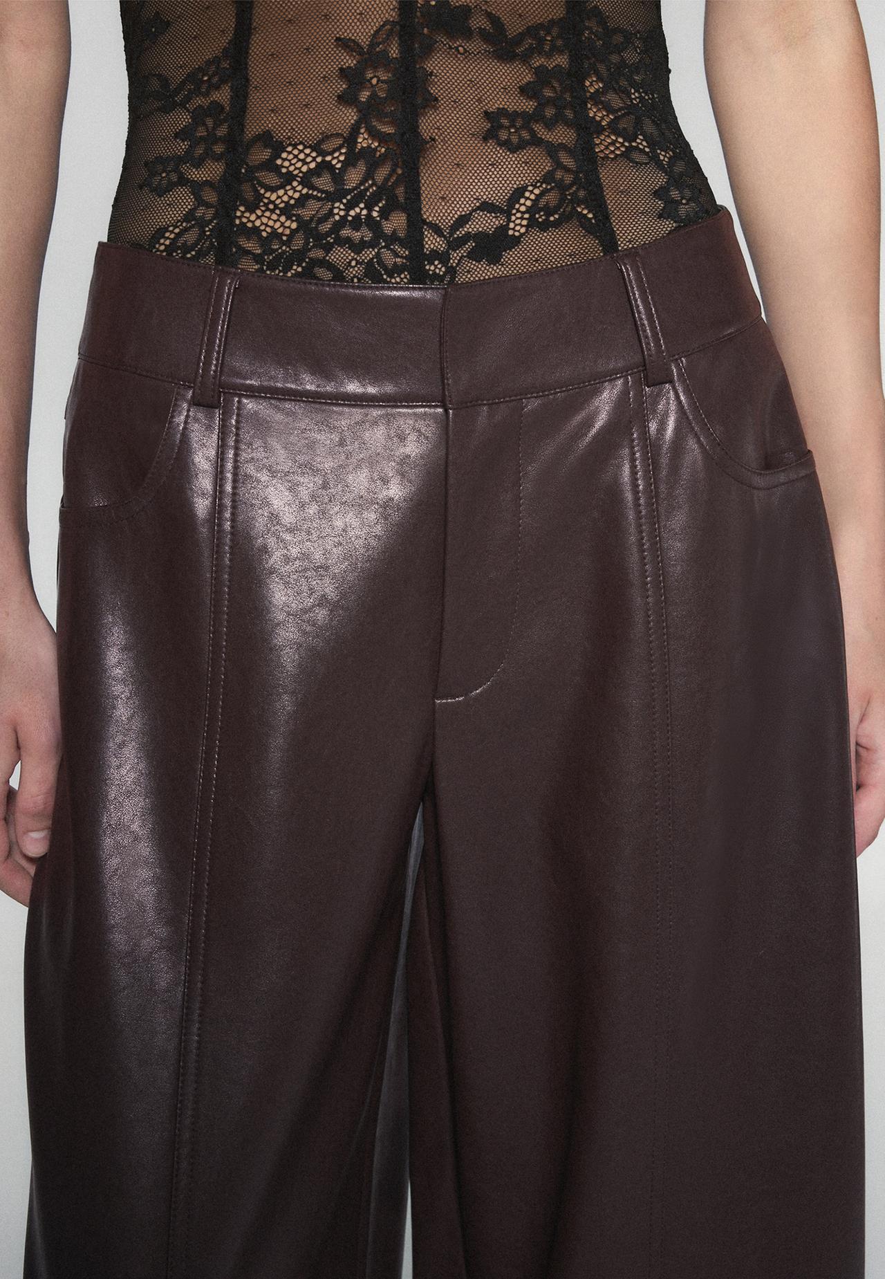 Leather effect barrel trousers — Brown