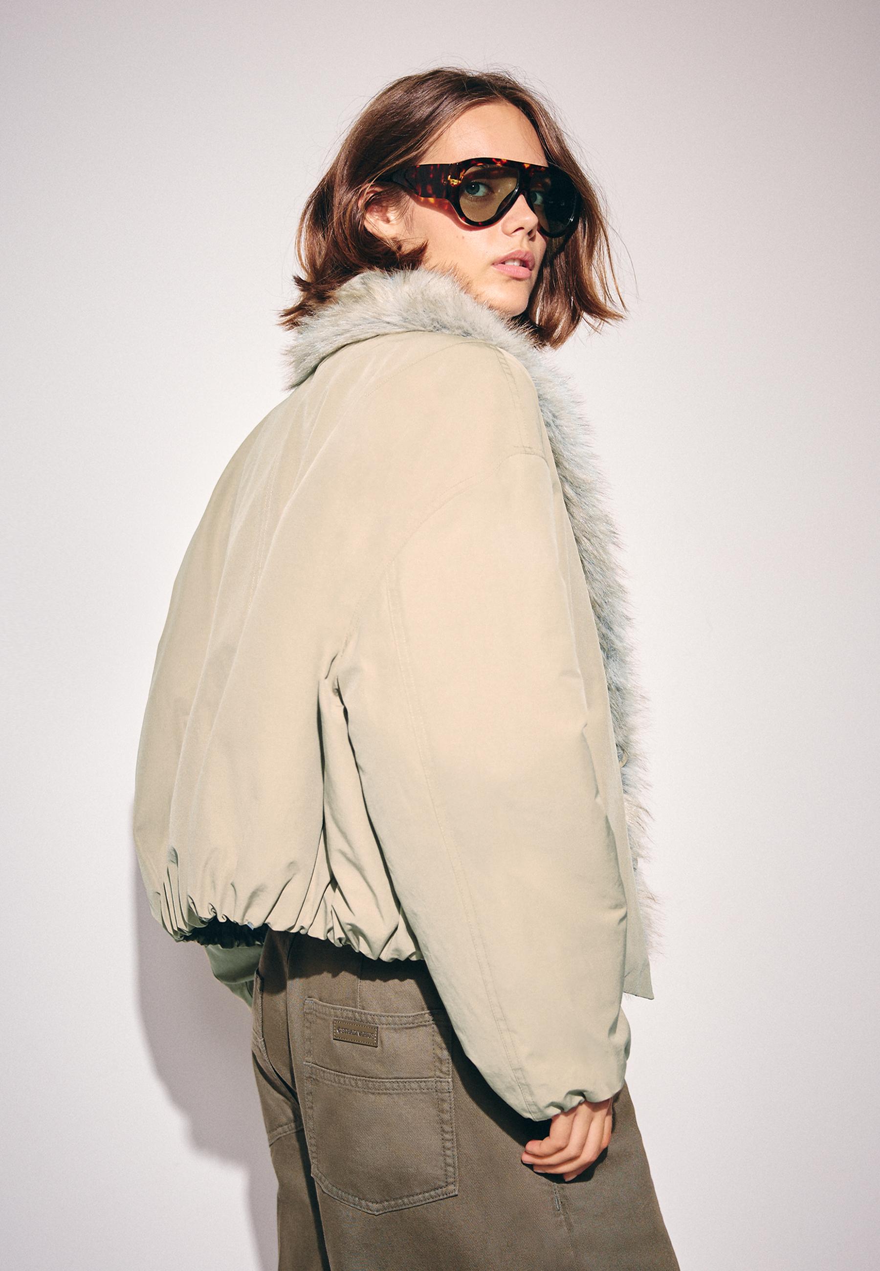 Padded jacket with faux fur collar — Beige