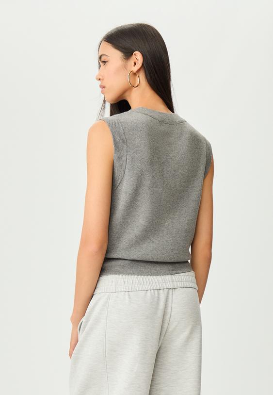 strickweste-mit-knopfen