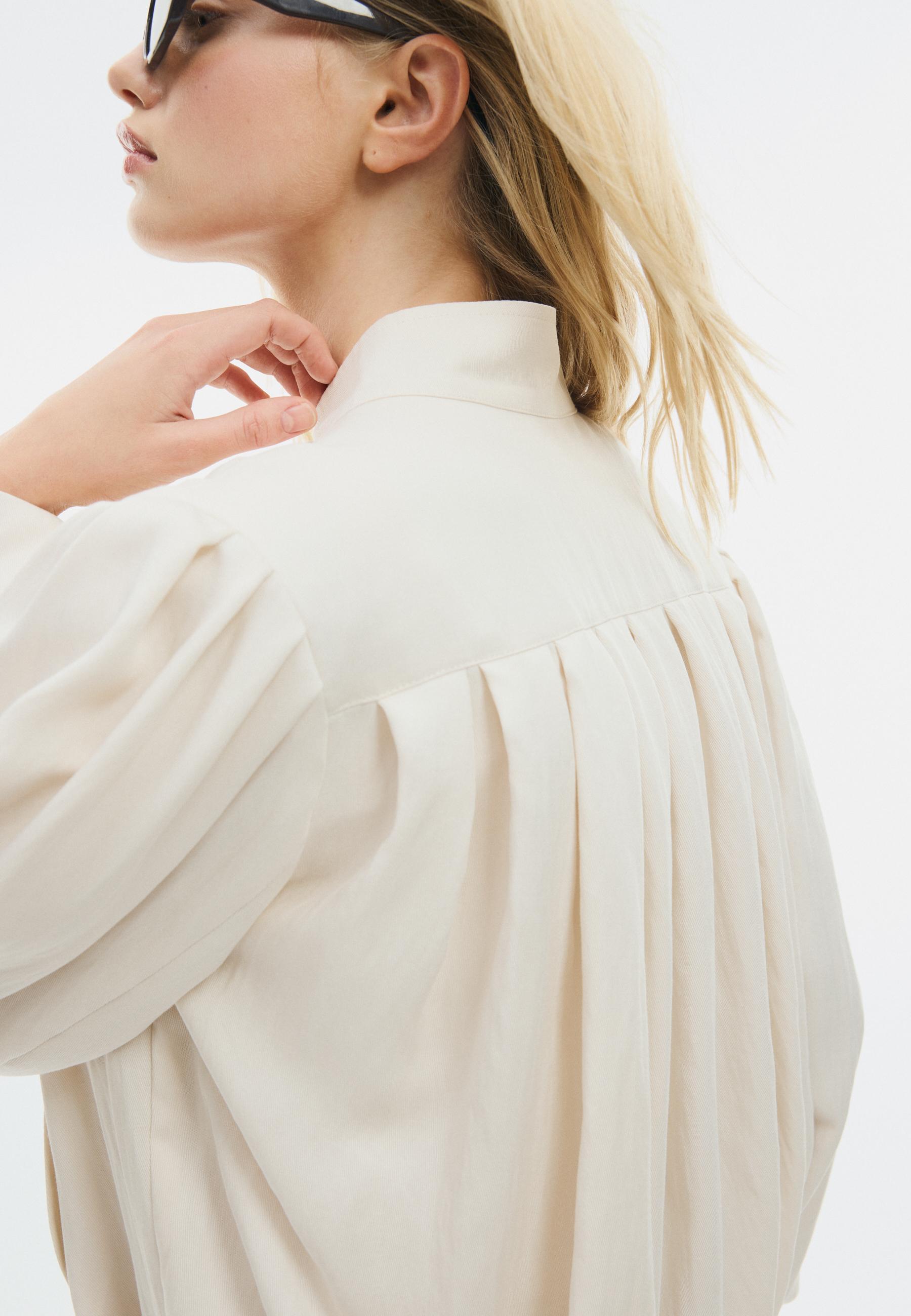Flowing pleated bomber jacket — Ecru