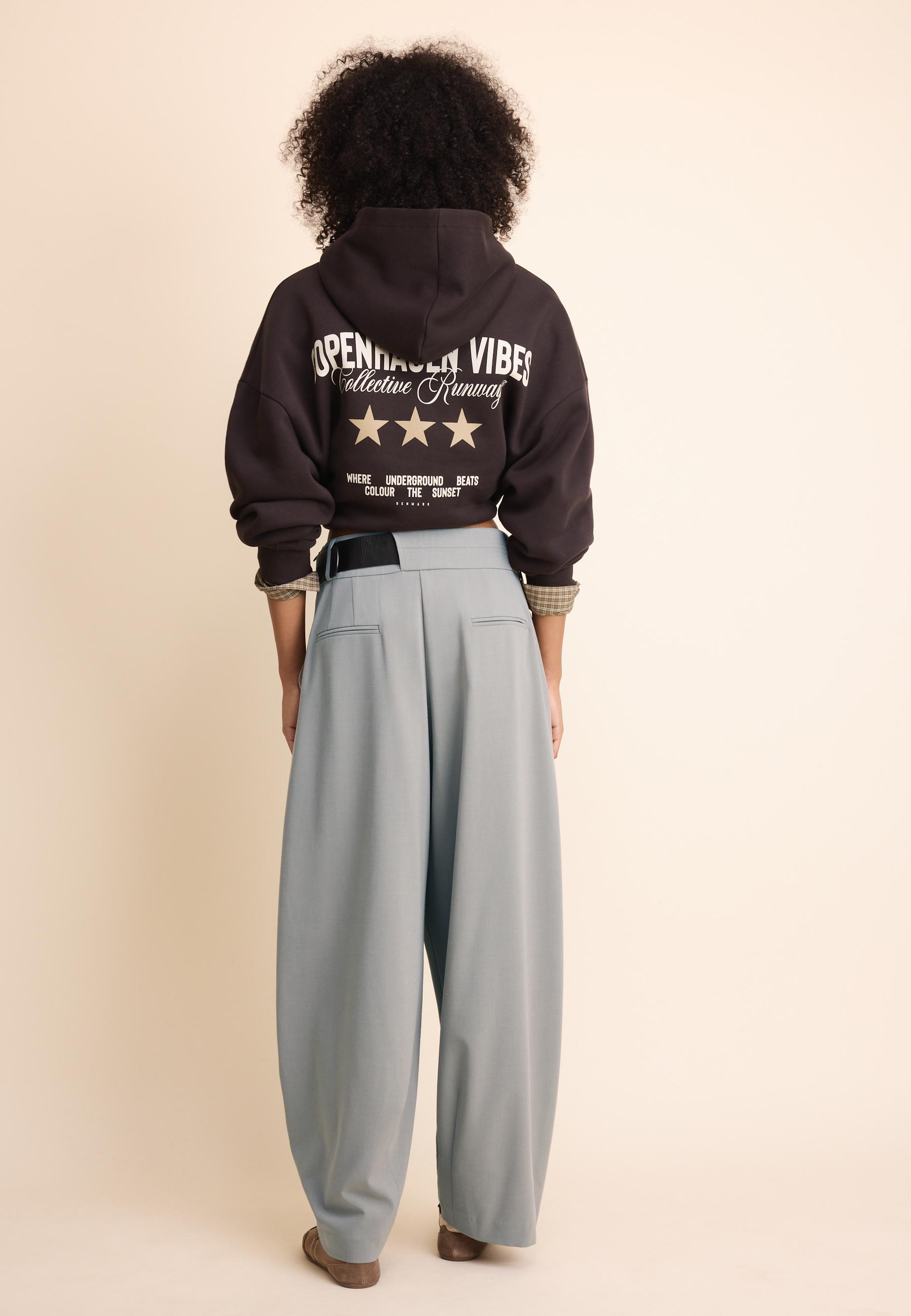 Stradivarius Kemerli ve pensli şık pantolon