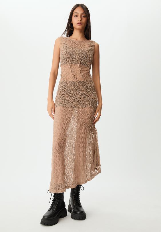 asymmetrisches-langes-spitzenkleid